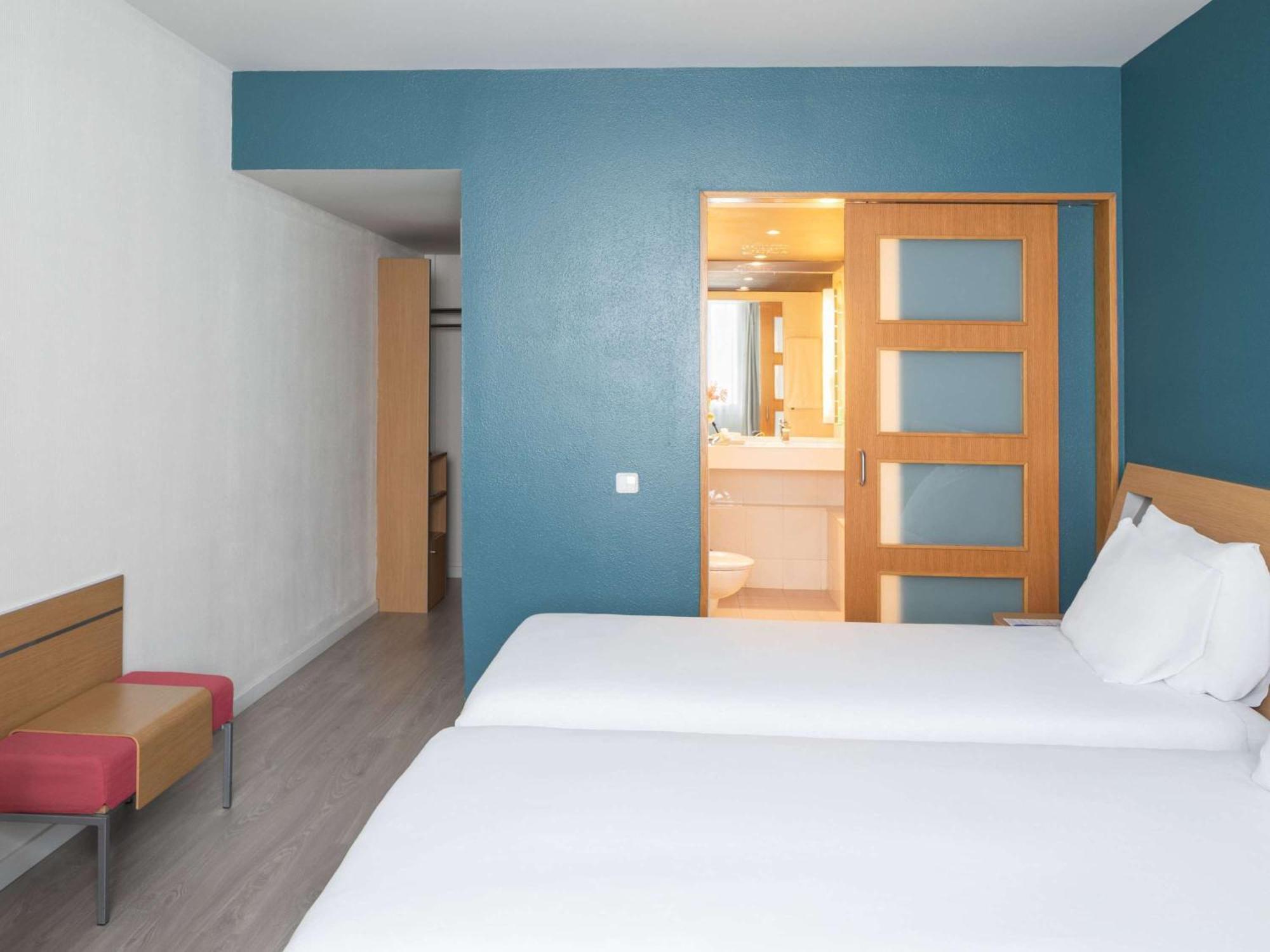 Hotel Novotel Barcelona Cornella 4*