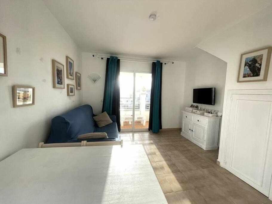 Apartment Brut Con Piscina