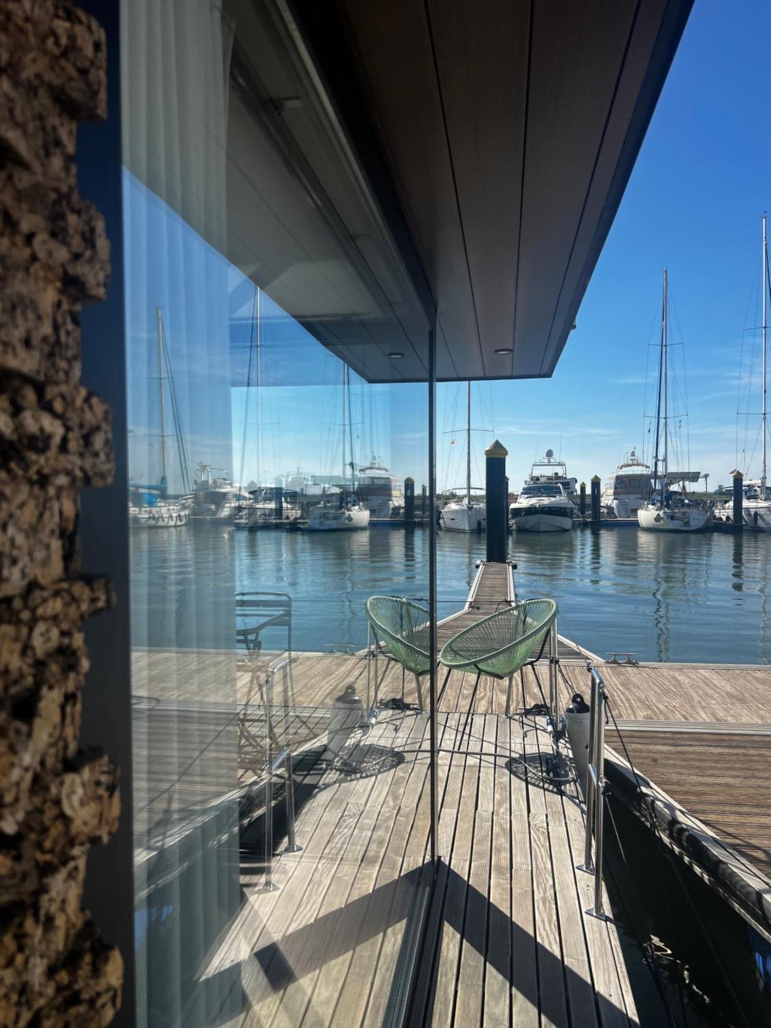 Casas Flotantes - Boatvillage Botel *
