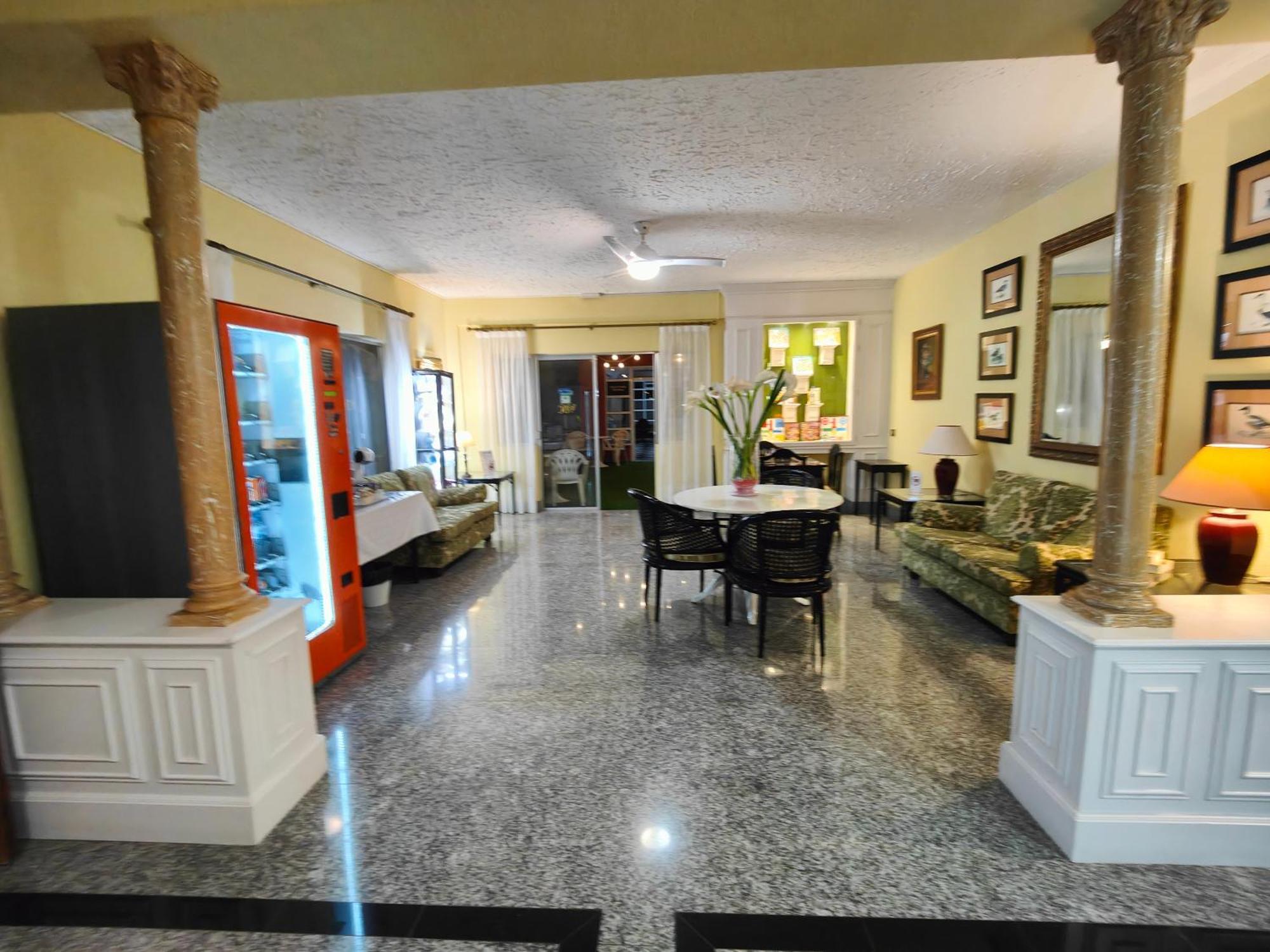 Hotel Oyo Don Cándido *