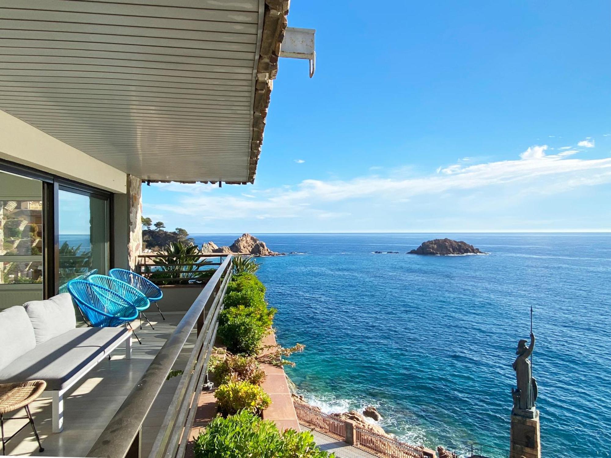 Magnificent At The Sea Front Of Apartment