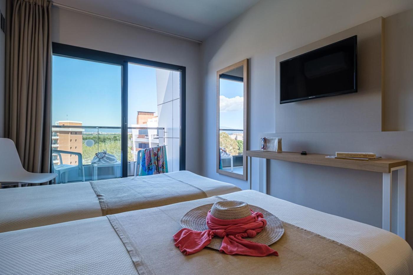 California Garden Hotel 3*