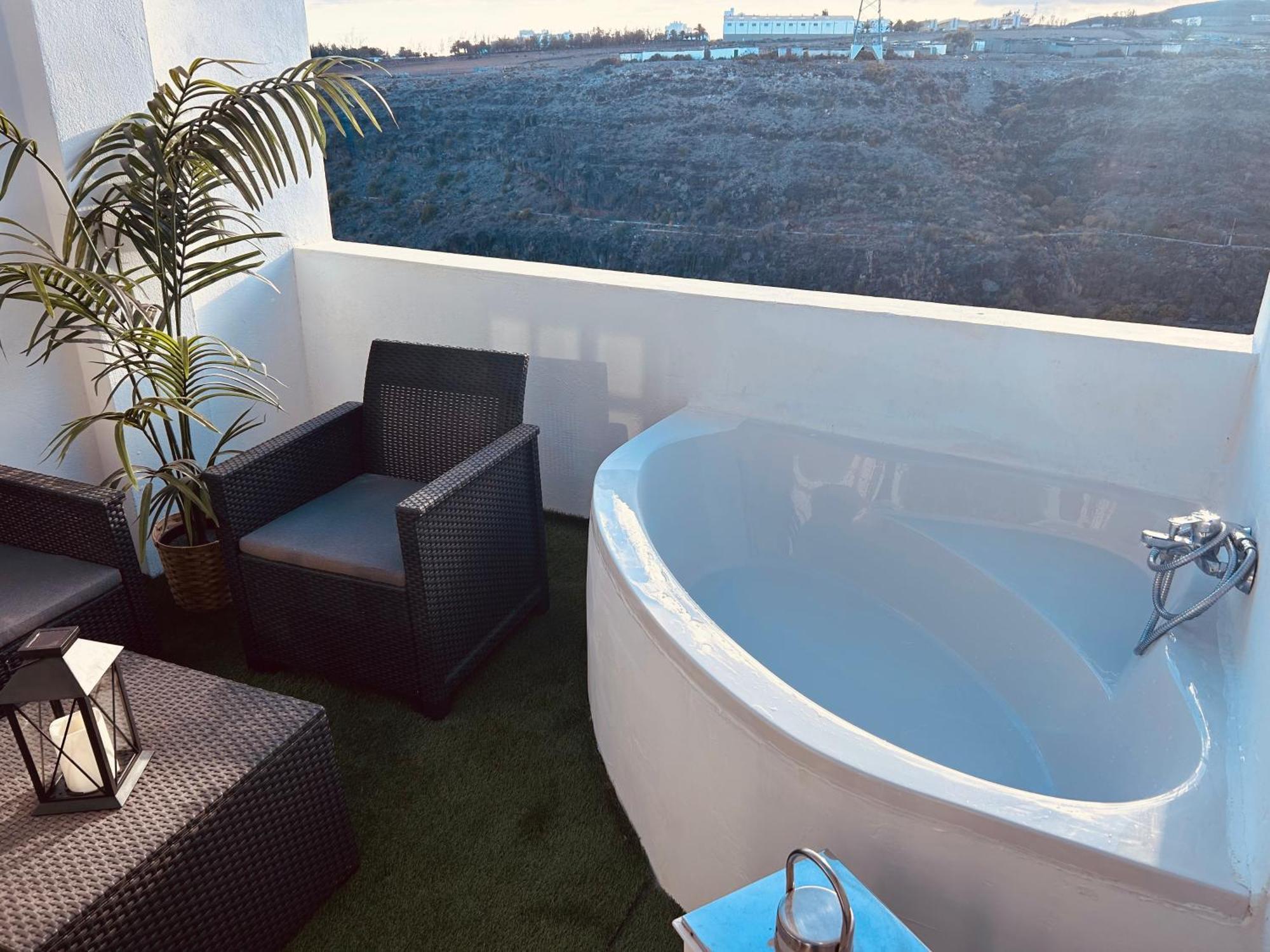 Zarah's Place “ Ocean” Apartment