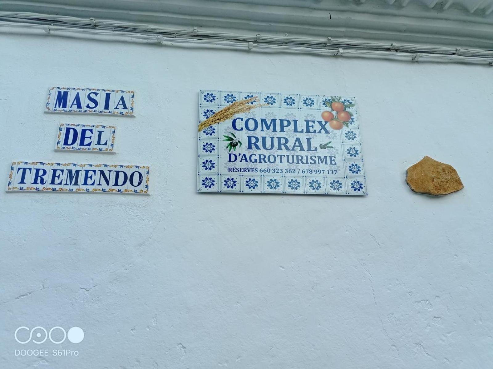 Complex Masia Del Tremendo Y Country house Camarles