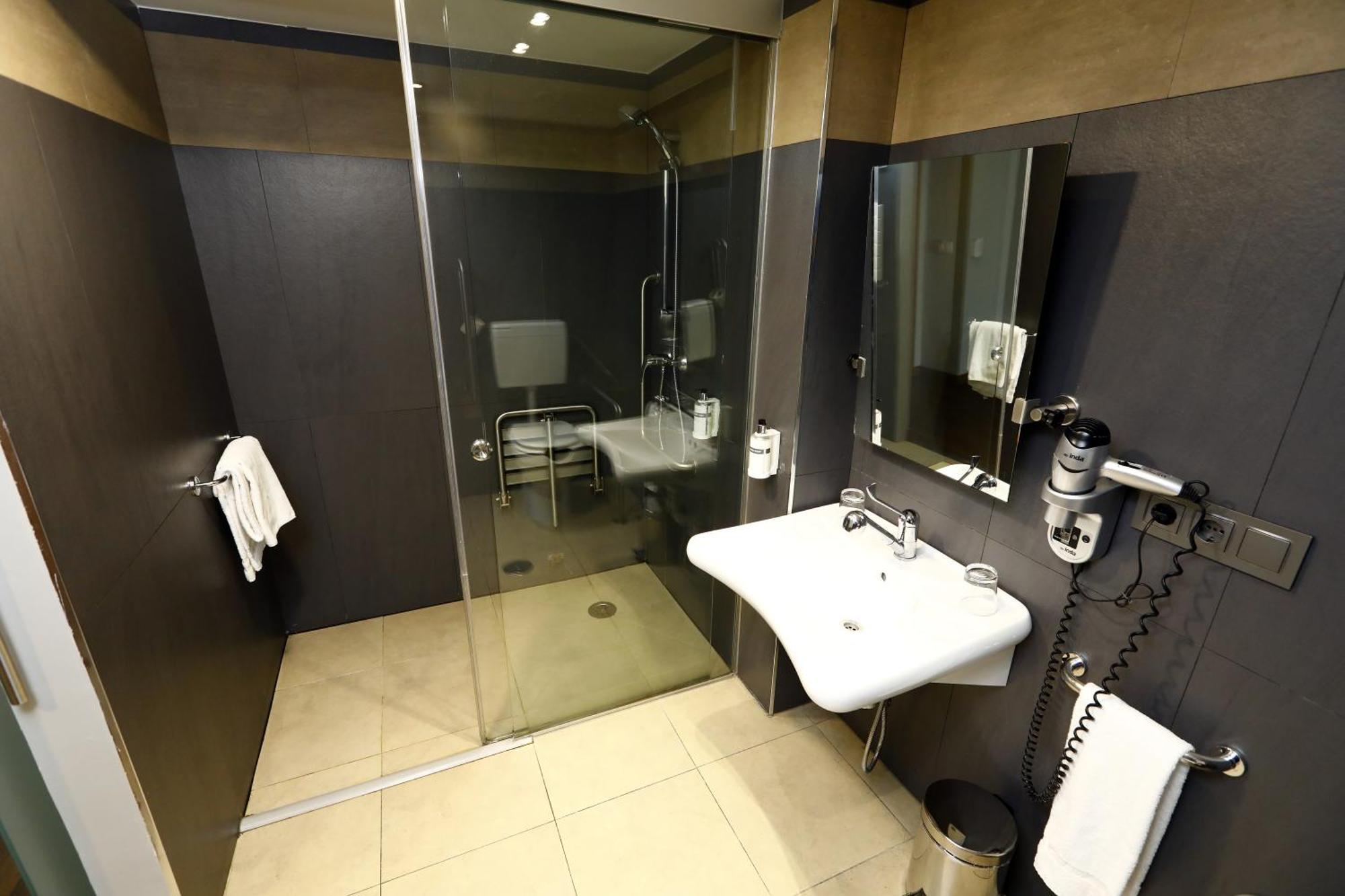 Hotel Travelodge Madrid Aeropuerto 3*