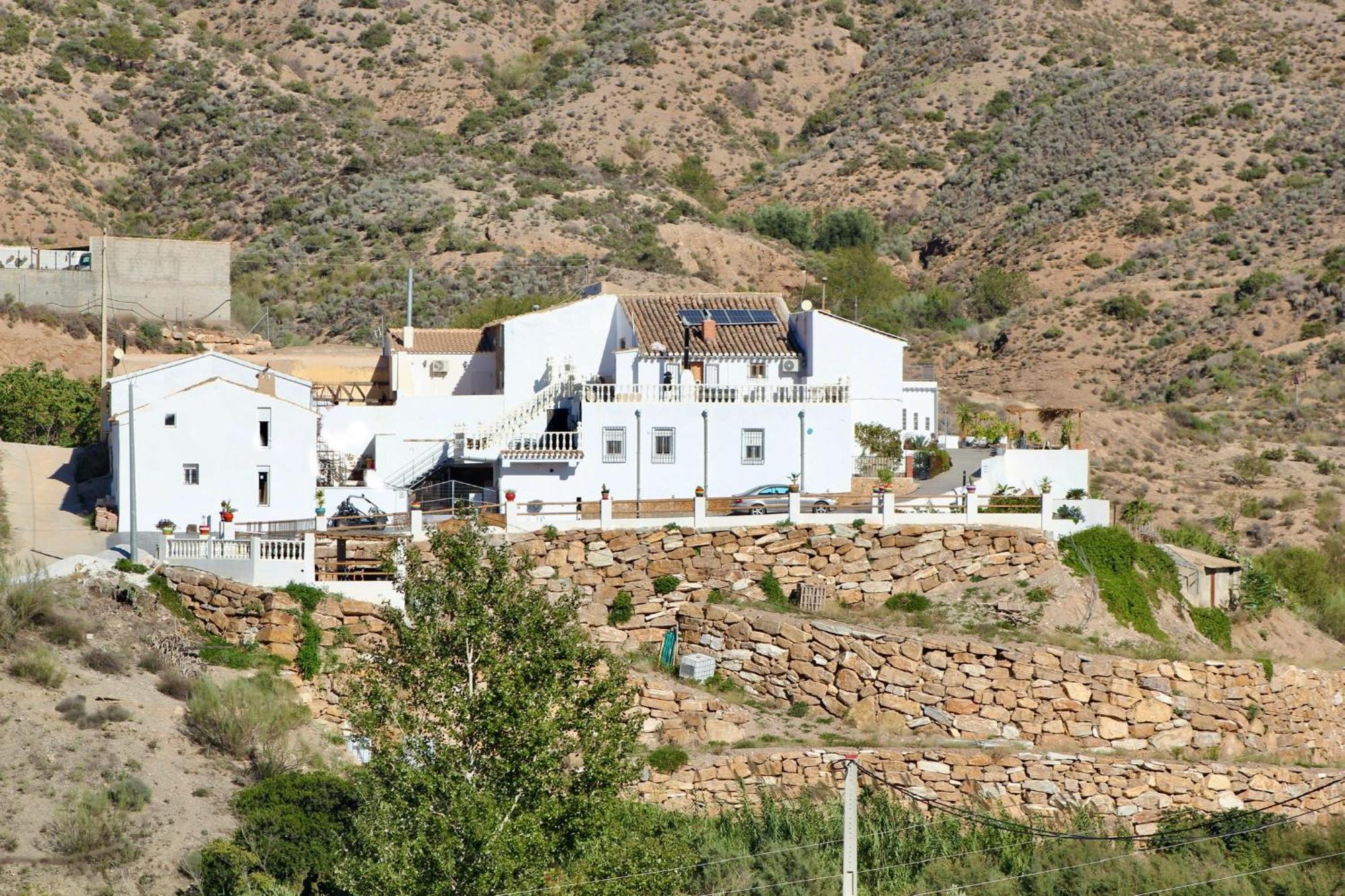 Rojo - An With Shared Pool & Hot Tub With Stunning Views In * Oria