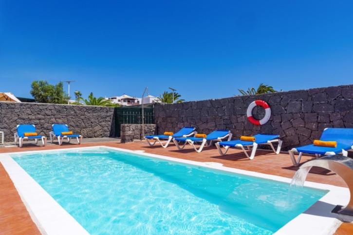 Spacious Private & Private Heated Pool - Sunshine *