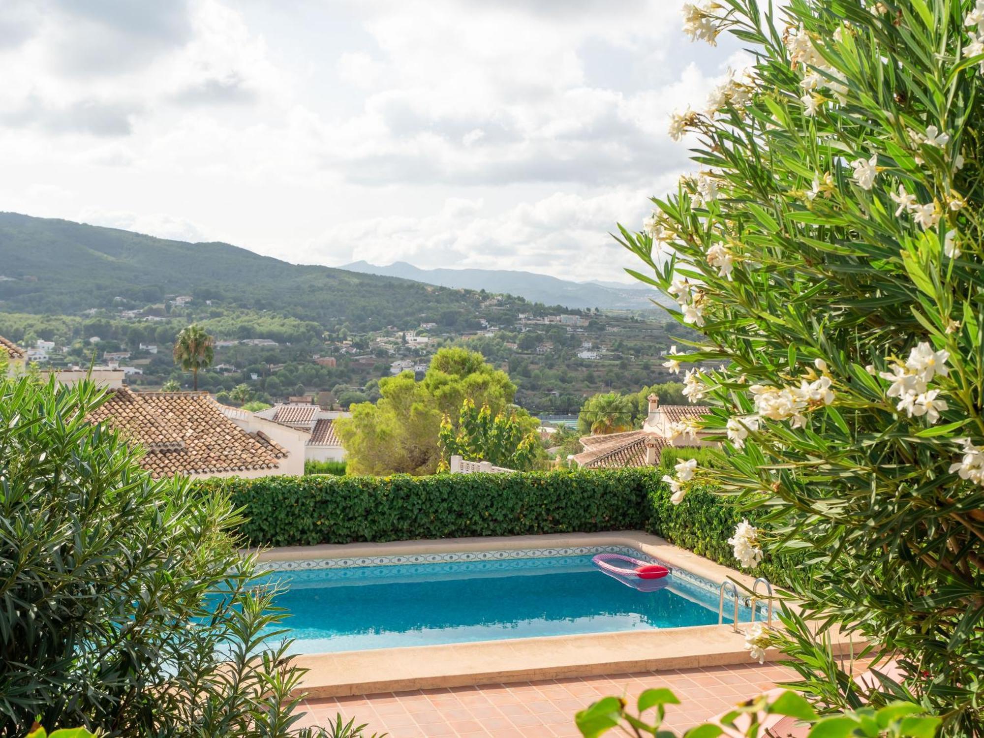 Authentic Groundfloor In Beautiful Villa, Apartamento