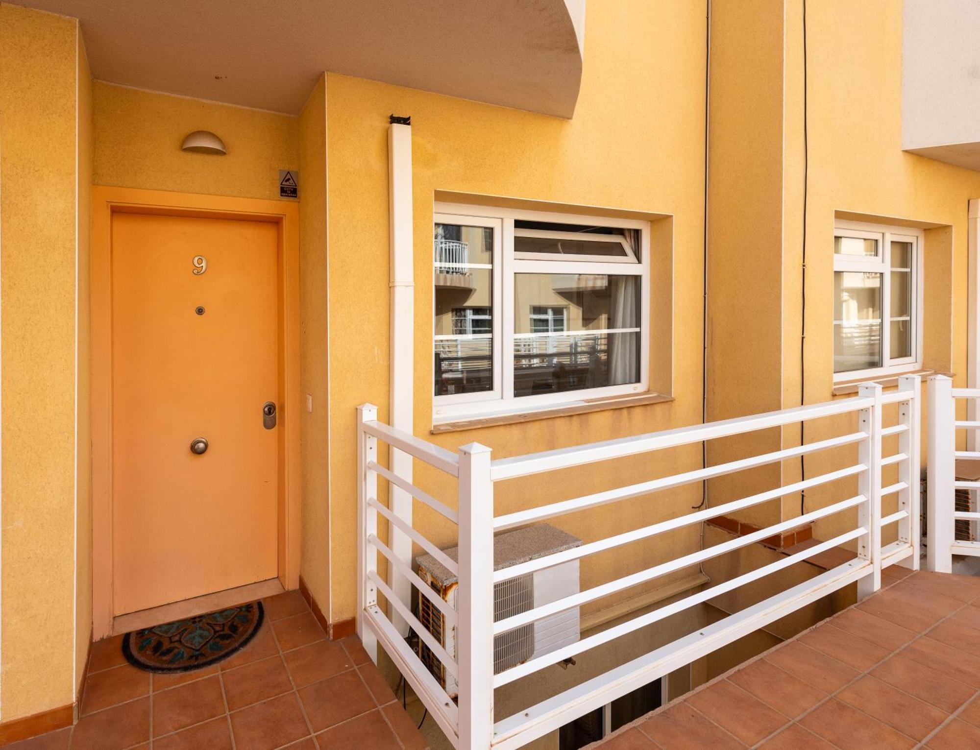 Modern 3 Bedroom House With Large Pool And Fast Internet, 100ft From The Sea - Sleeps 6 Сasa de vacaciones Caleta de Fuste
