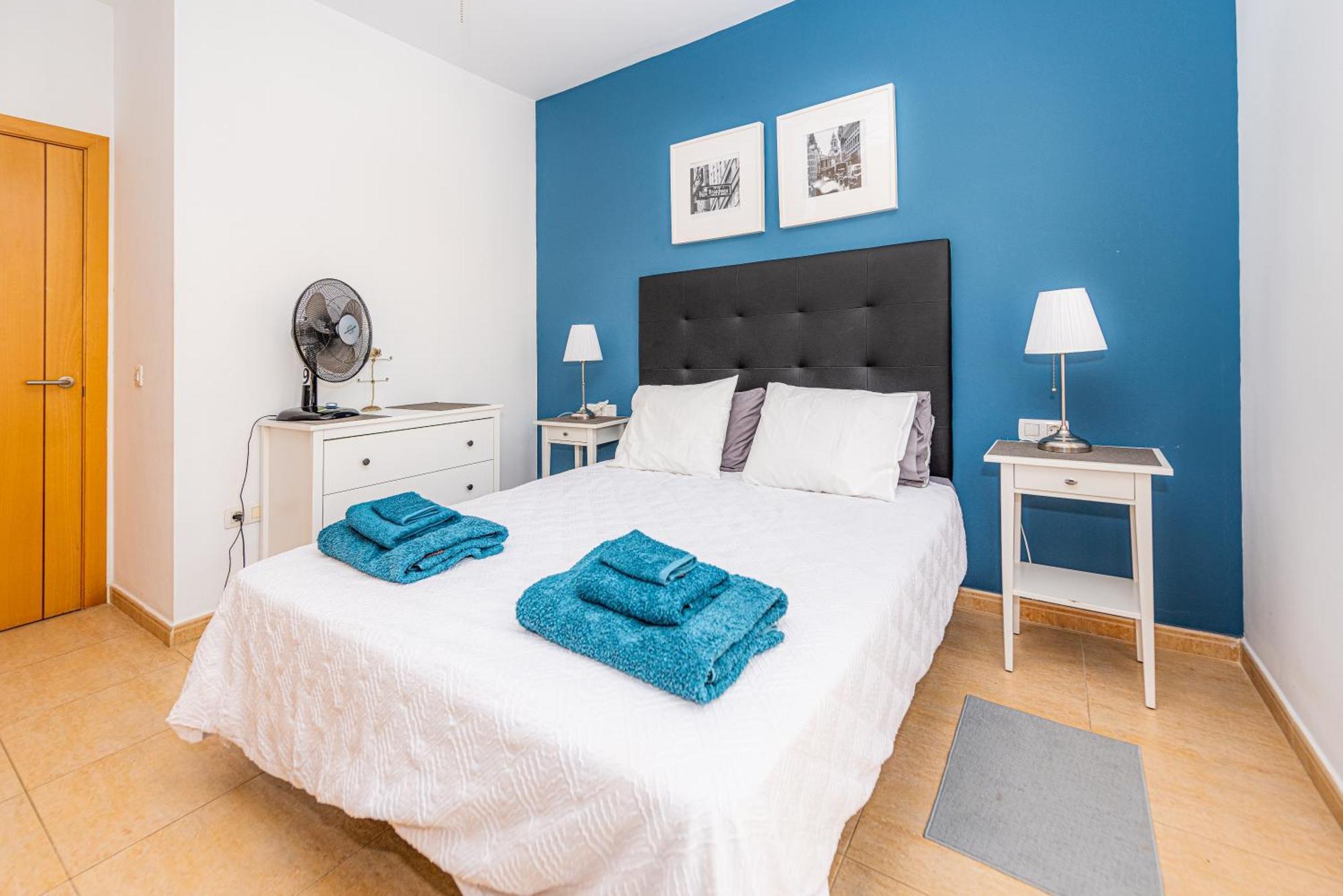 Modern 3 Bedroom House With Large Pool And Fast Internet, 100ft From The Sea - Sleeps 6 Caleta de Fuste