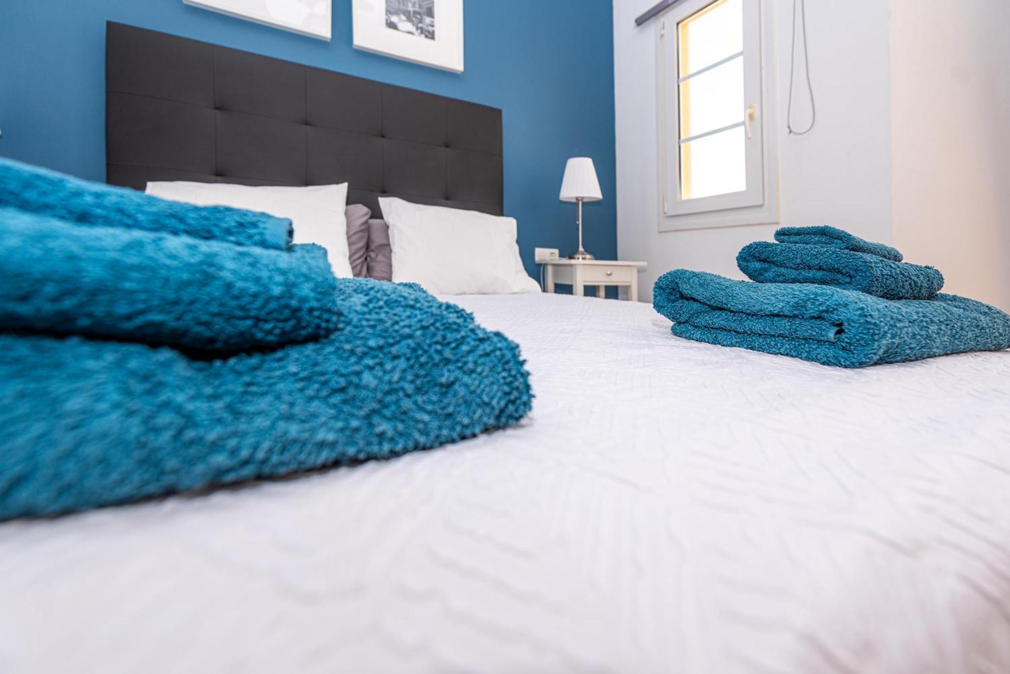 Сasa de vacaciones Modern 3 Bedroom House With Large Pool And Fast Internet, 100ft From The Sea - Sleeps 6 *