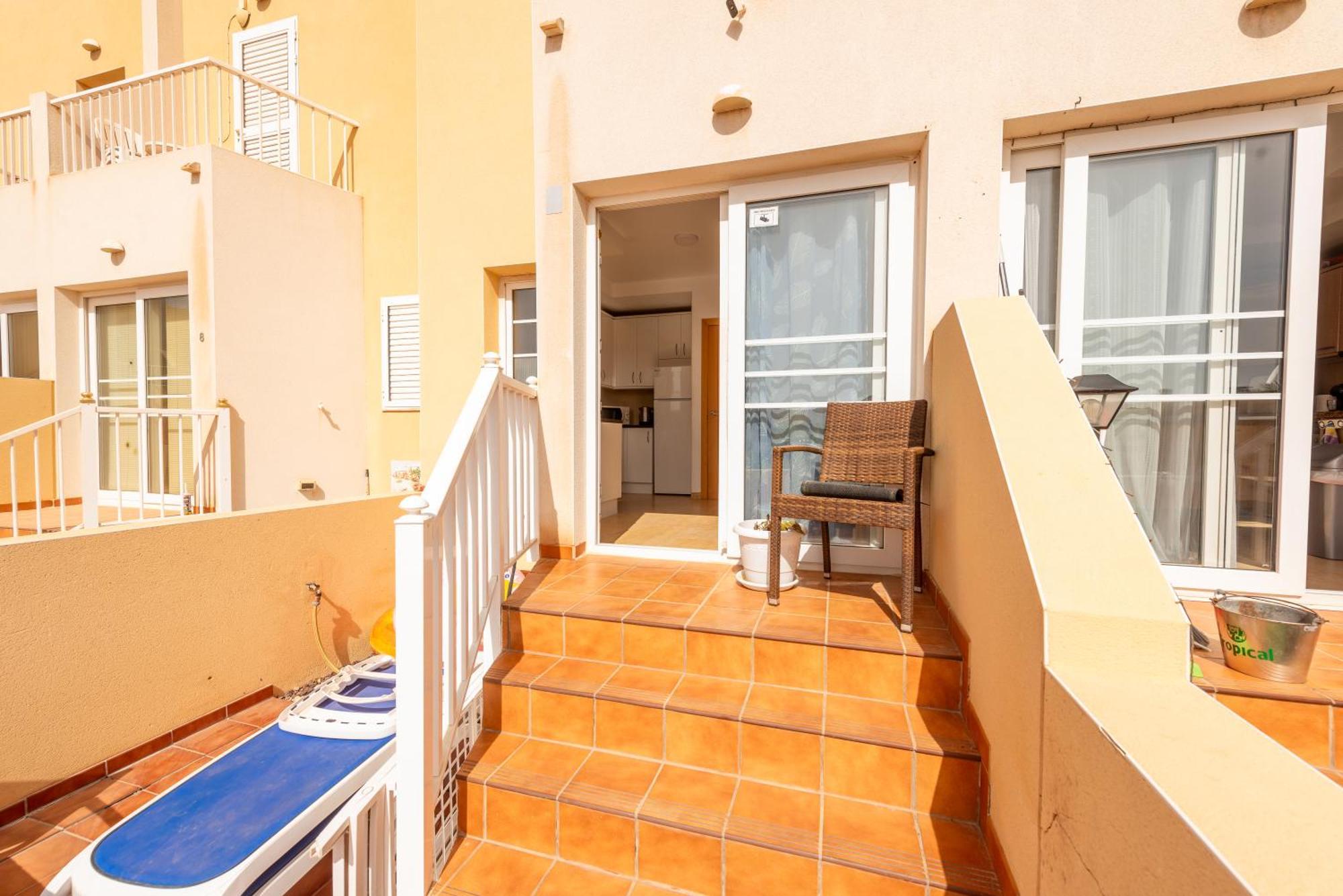 Modern 3 Bedroom House With Large Pool And Fast Internet, 100ft From The Sea - Sleeps 6 *