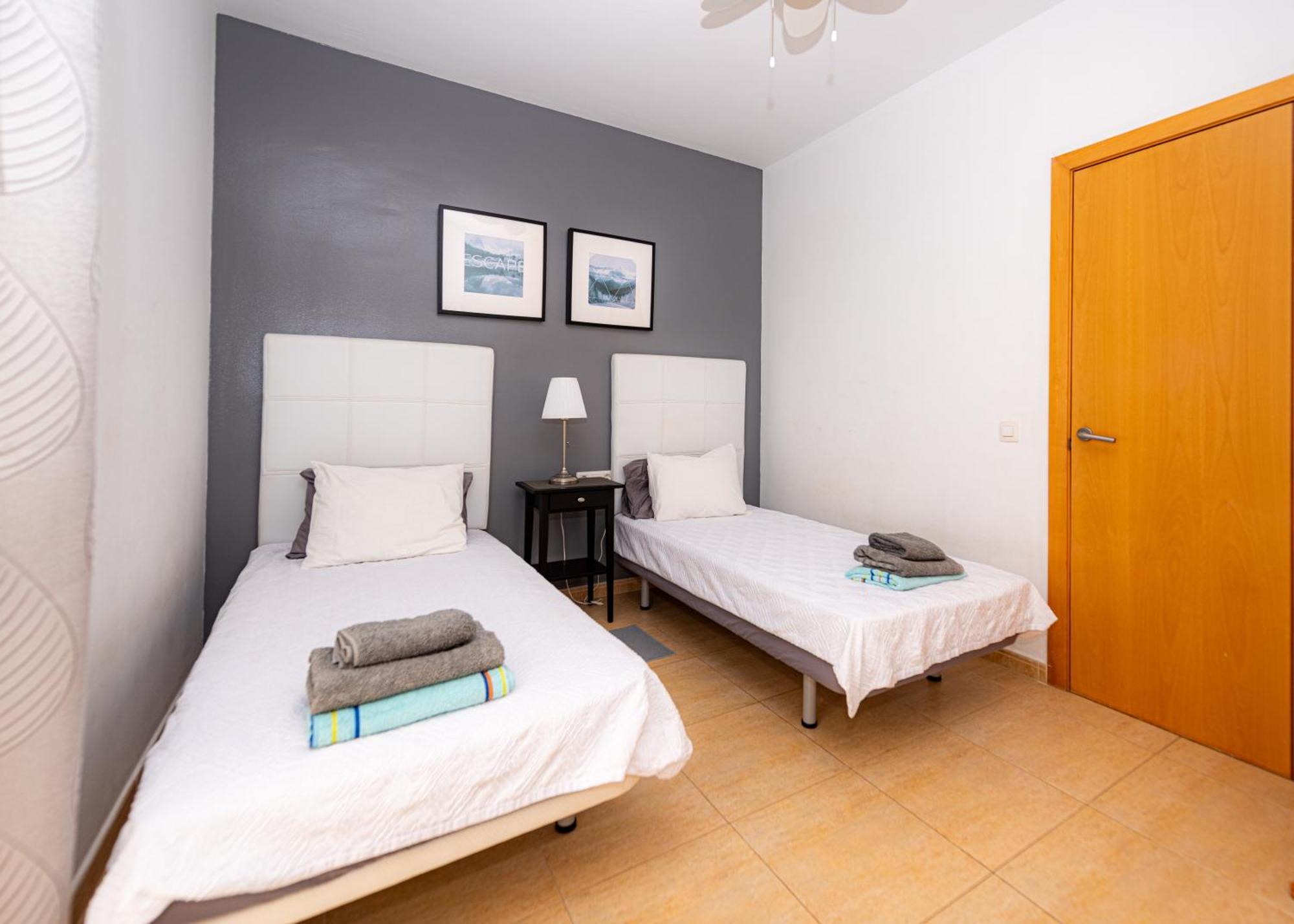 Modern 3 Bedroom House With Large Pool And Fast Internet, 100ft From The Sea - Sleeps 6 Caleta de Fuste