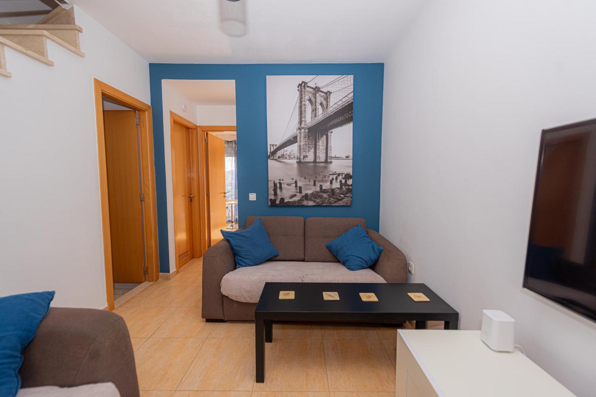 Modern 3 Bedroom House With Large Pool And Fast Internet, 100ft From The Sea - Sleeps 6 Сasa de vacaciones *