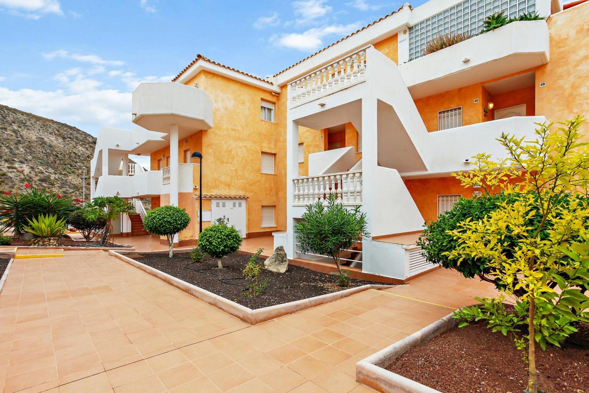 1 Bedroom Giuly Sea Views In Cristianos Los Cristianos (Tenerife)