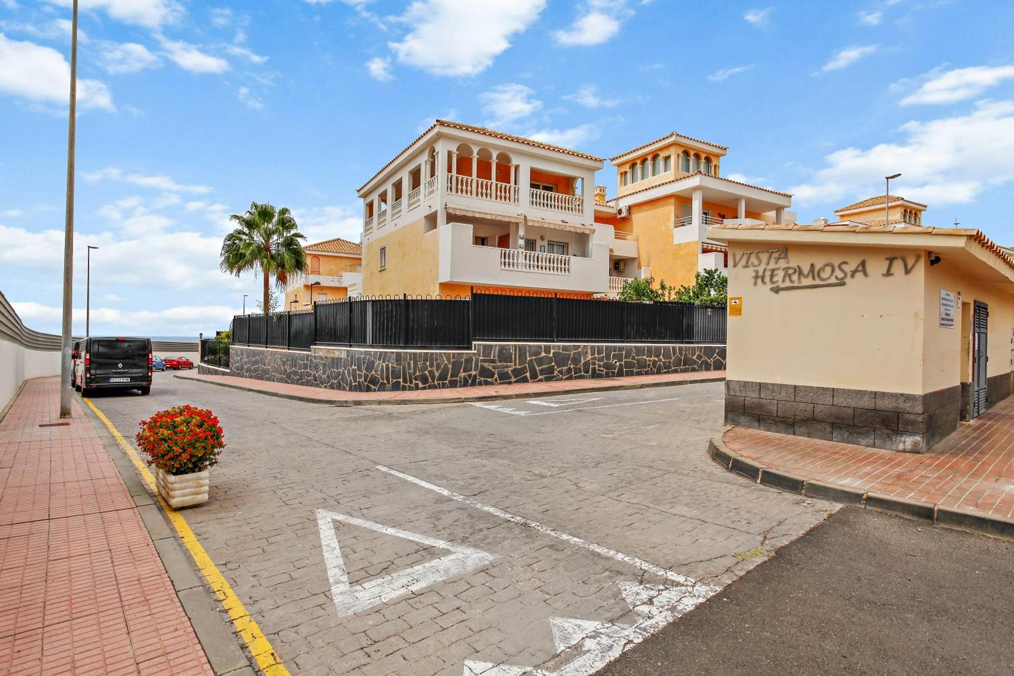1 Bedroom Giuly Sea Views In Cristianos *
