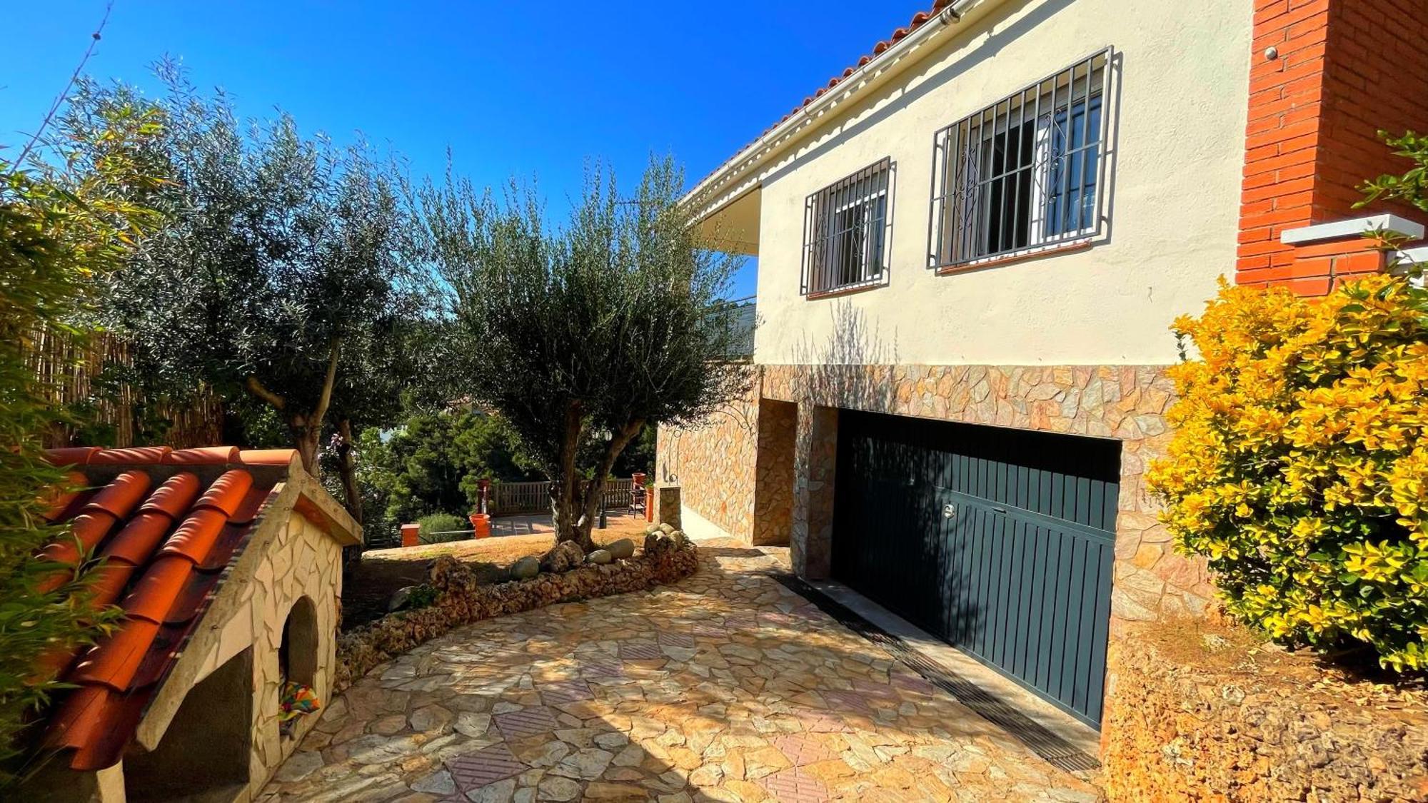 Paradise Lloret Guest house