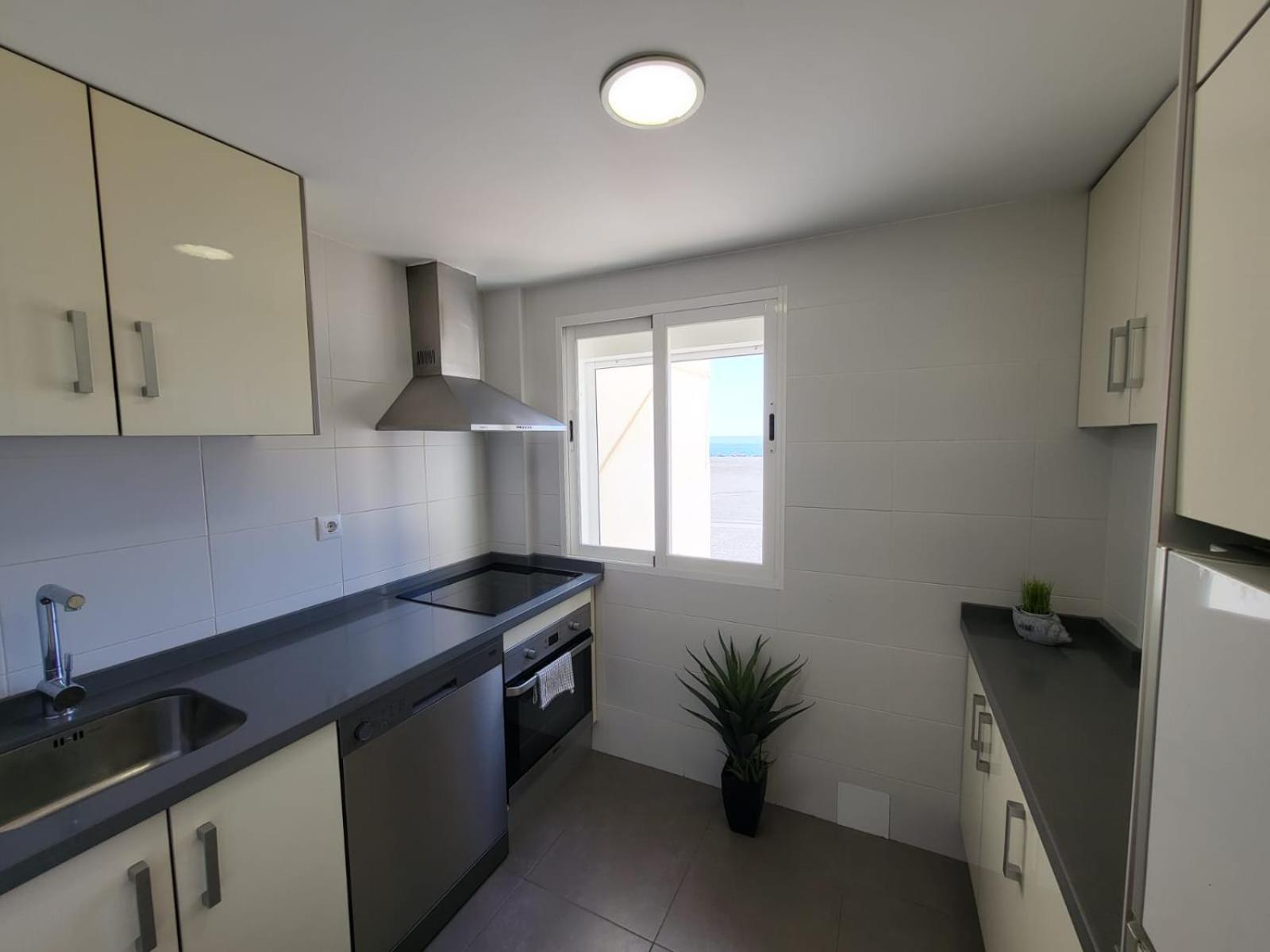 Apartamento Motril, Primera Línea De Playa.
