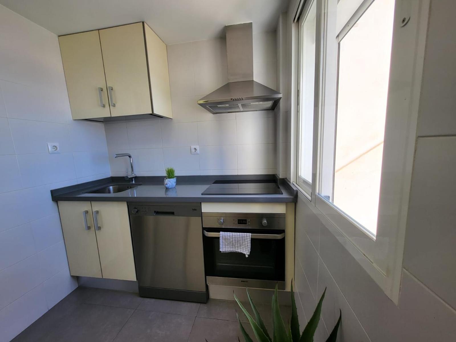 Apartamento Motril, Primera Línea De Playa. *