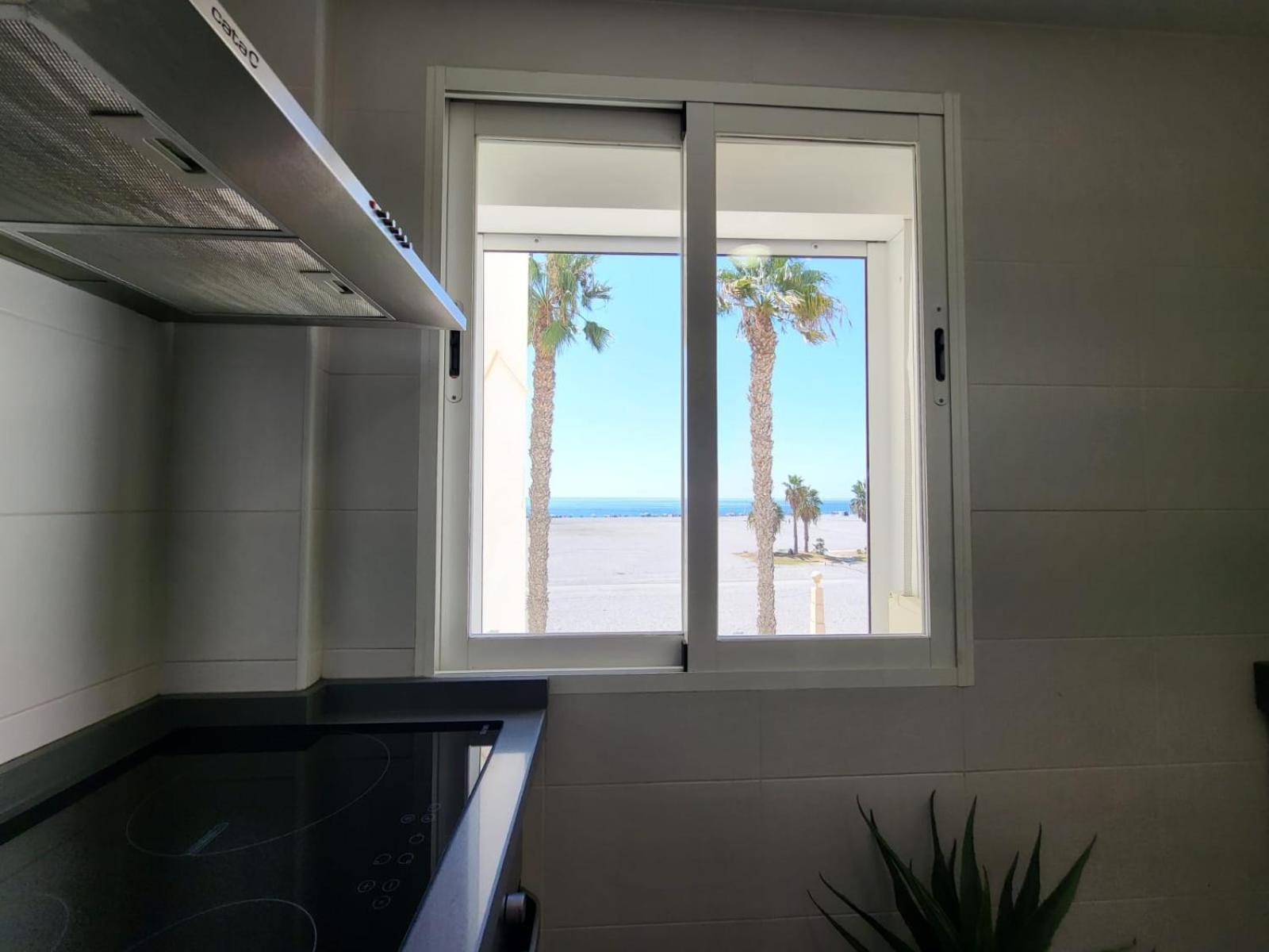 Motril, Primera Línea De Playa. Motril