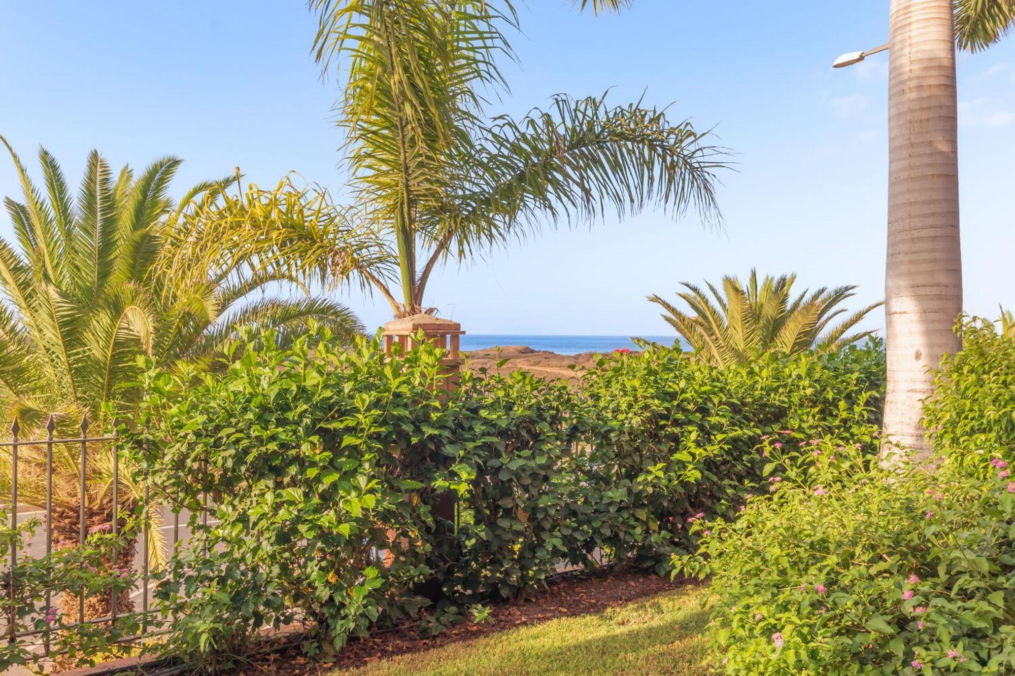 Alzaro 02 Deluxe Sea View 2b Holiday home