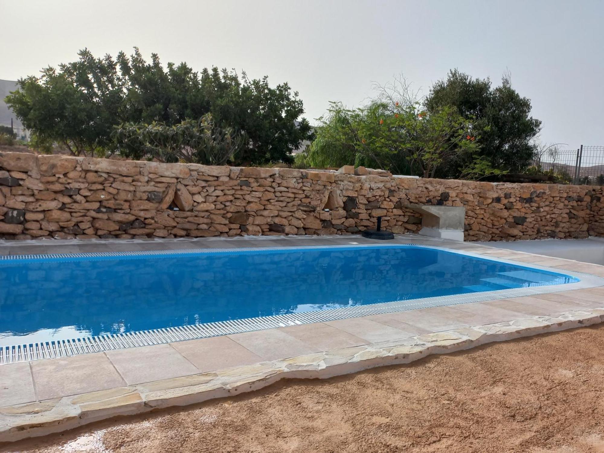 Villa Historica Con Molino De Viento Antigua (Fuerteventura)
