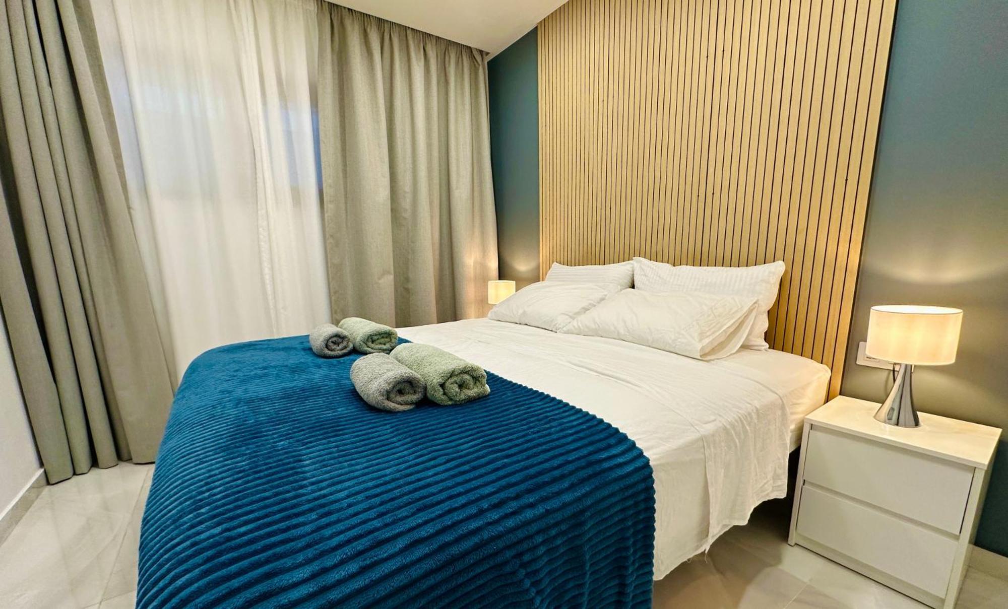 Luxury Diamond - Ocean View, Big Terraces, Air Con, Wifi *