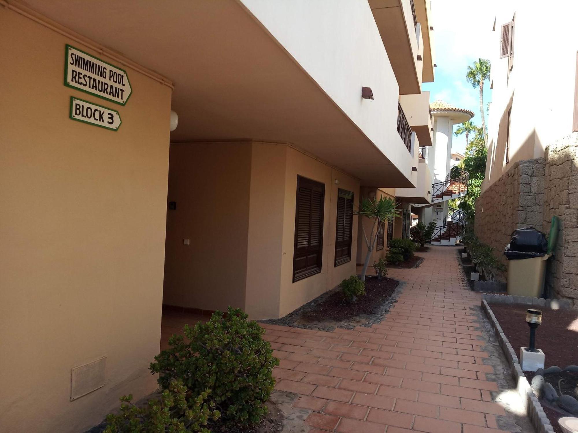 Apartment With Pool And Gardens Near The Coast San Miguel de Abona