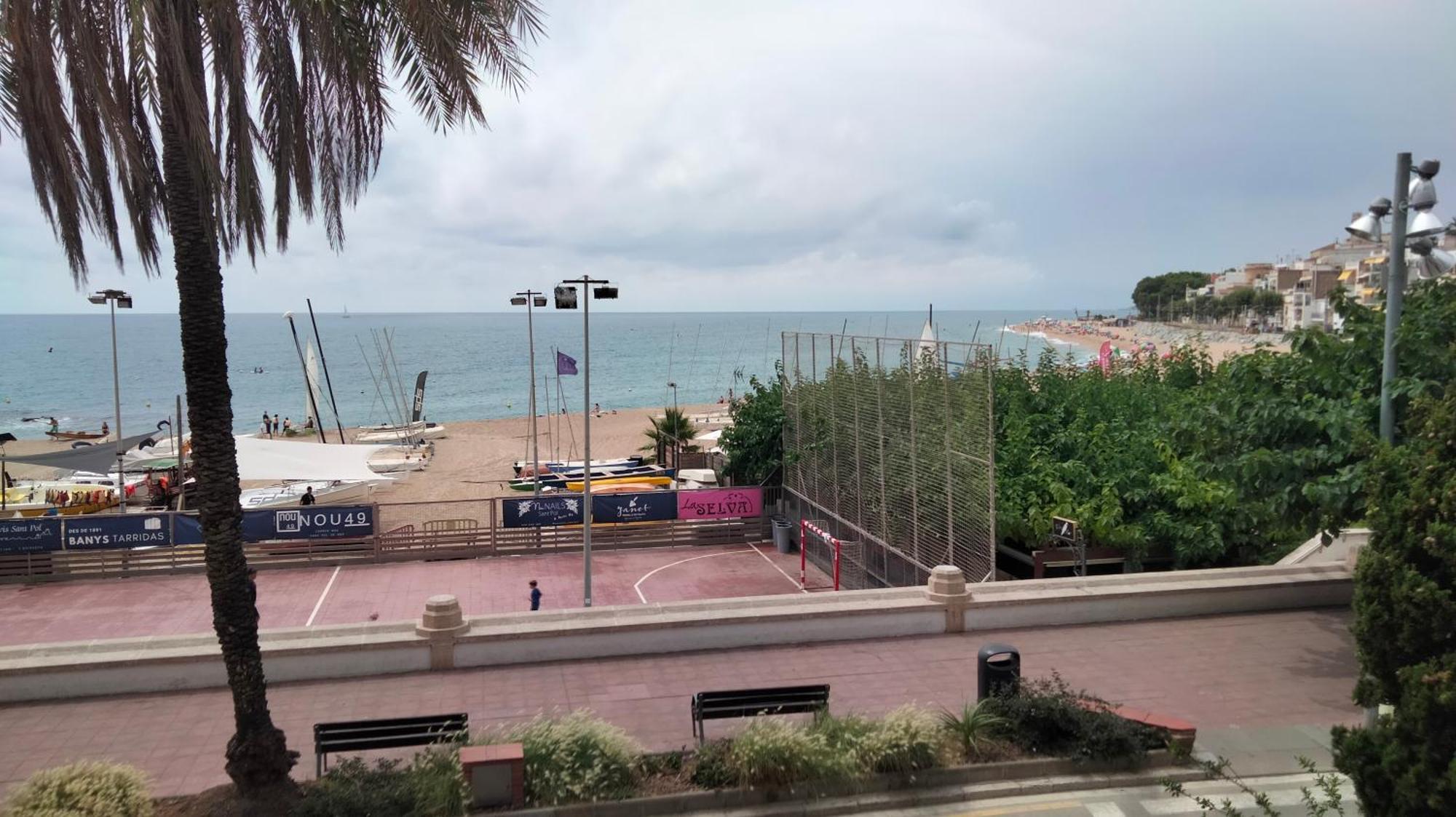 Apartment Beachfront With Private Parking