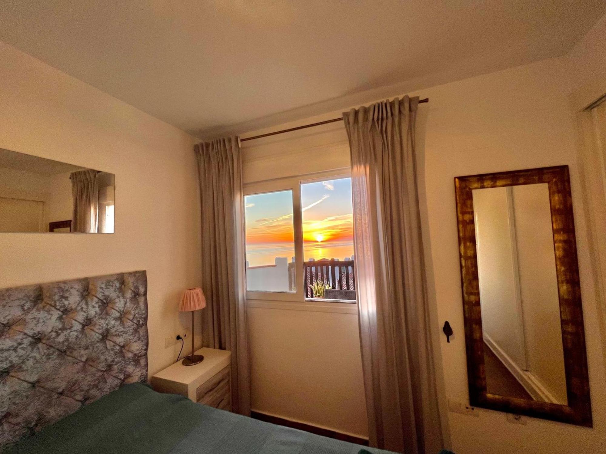 Beachfront Penthouse With Large Terrace And Breathtaking Sea Views Close To Marbella Spain Apartamento *