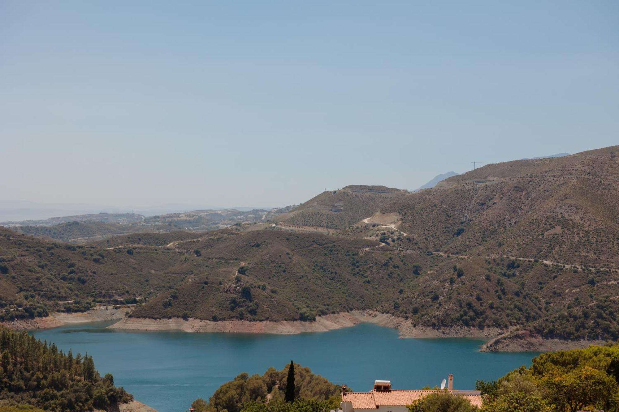 Apartamento Sea View With Private Garden And Jacuzzi In Balcones Del Lago, Istan El Ángel