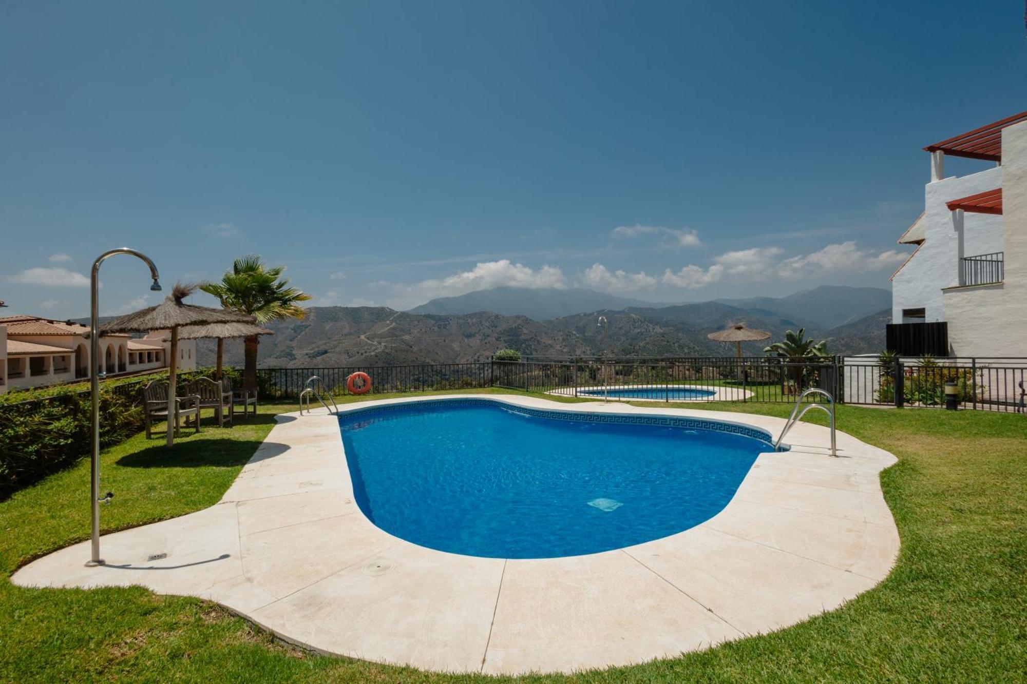 Apartamento Sea View With Private Garden And Jacuzzi In Balcones Del Lago, Istan El Ángel