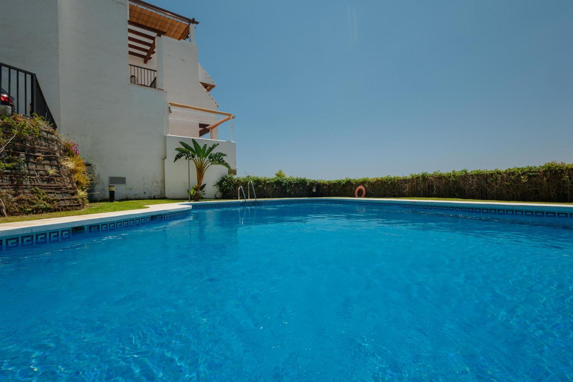 Sea View With Private Garden And Jacuzzi In Balcones Del Lago, Istan Apartamento