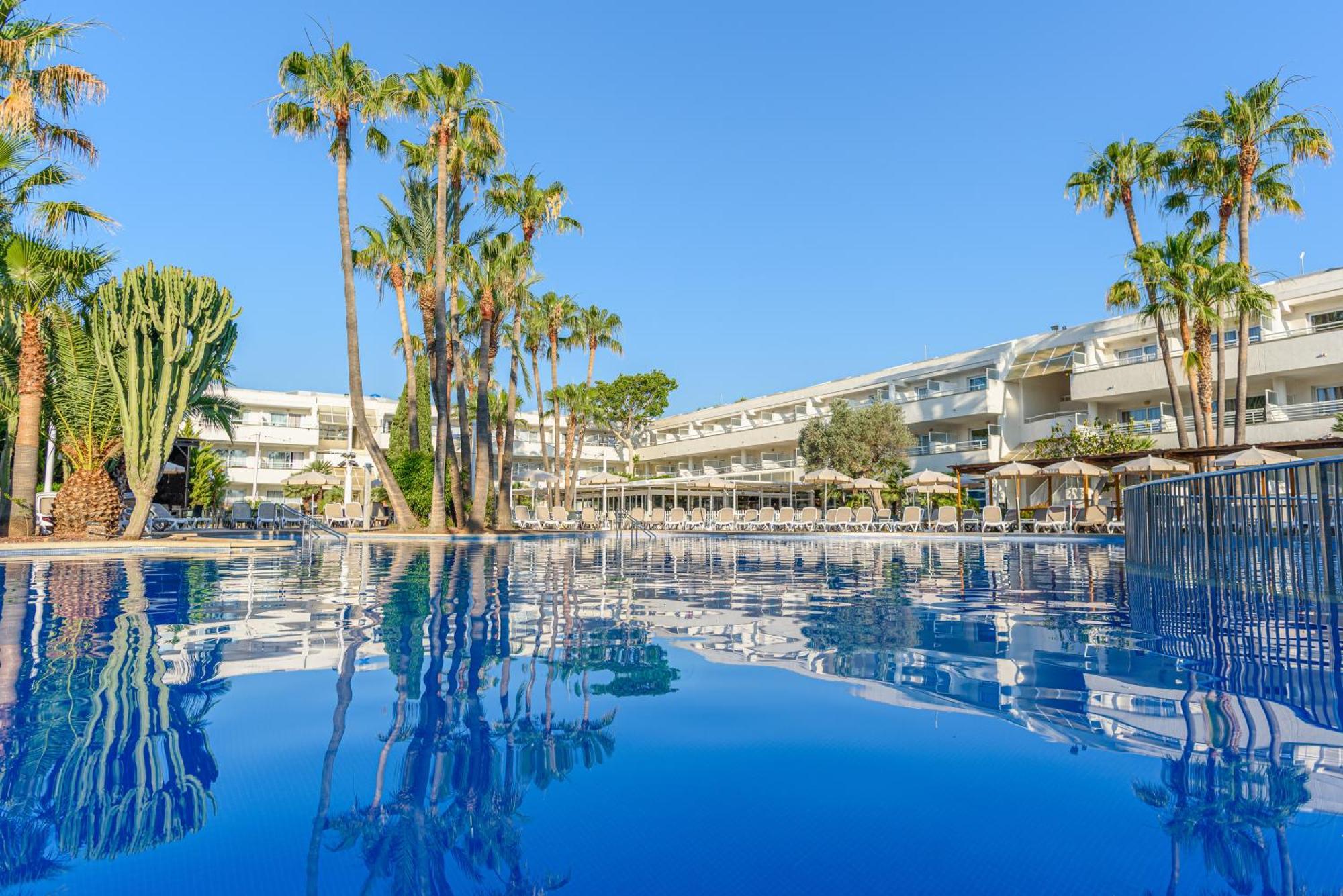 Fergus Club Park 4*