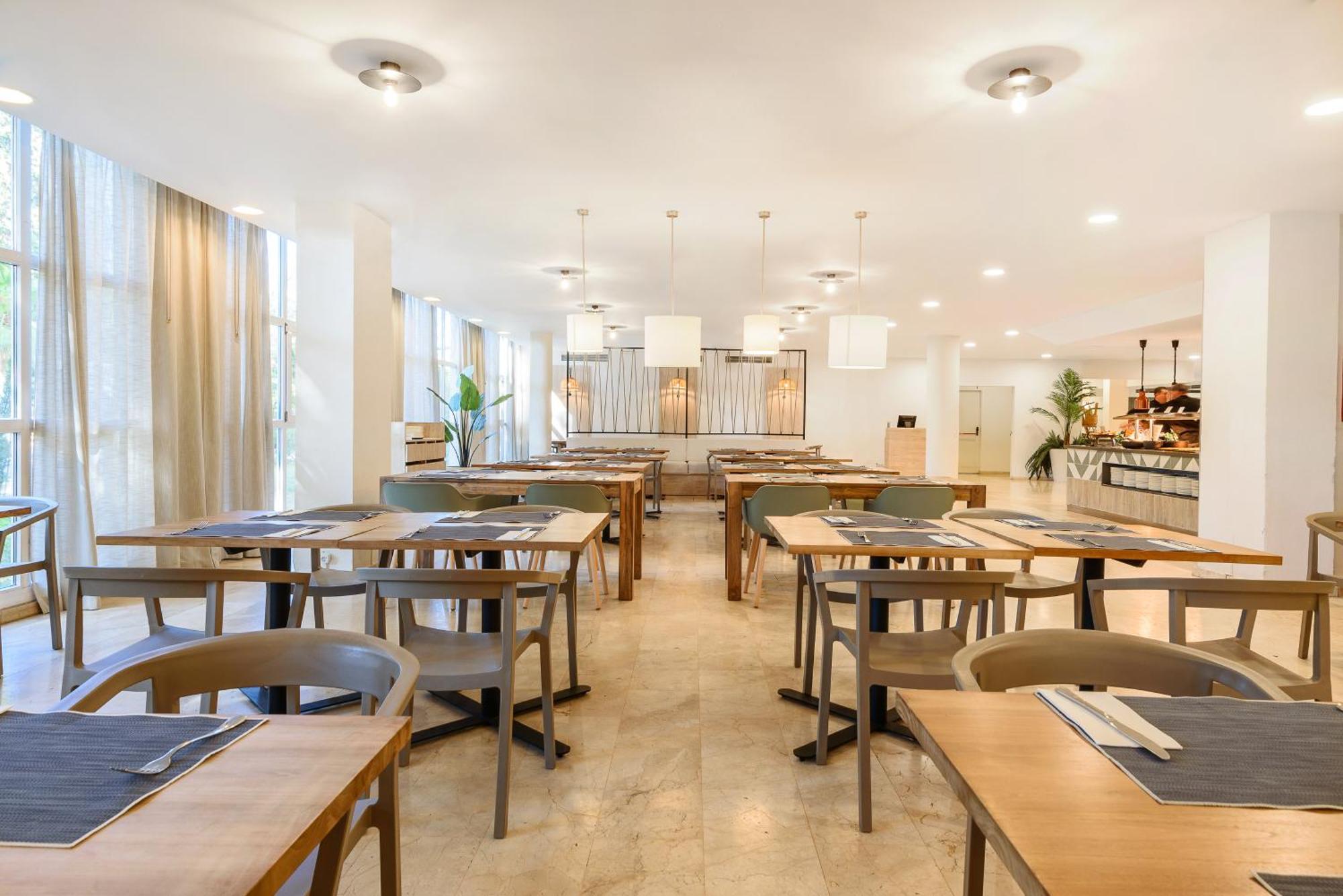 Fergus Club Park Hotel 4*