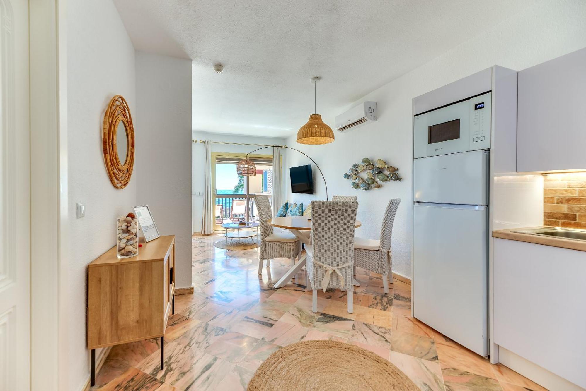 Sea Front Apartment *