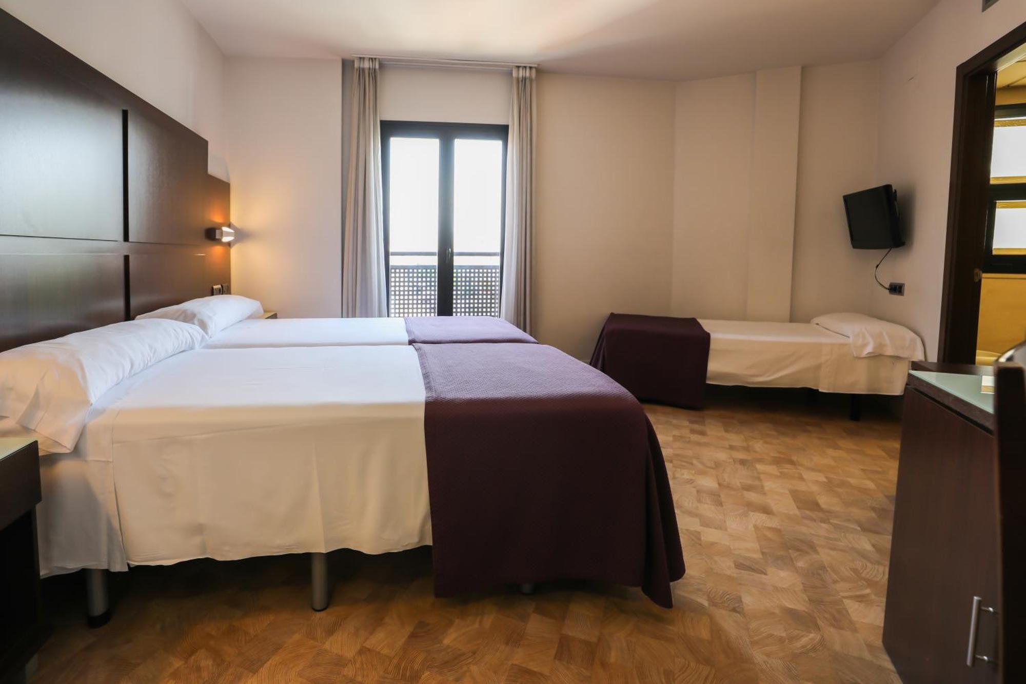 Hotel Yit Conquista De Granada 4*