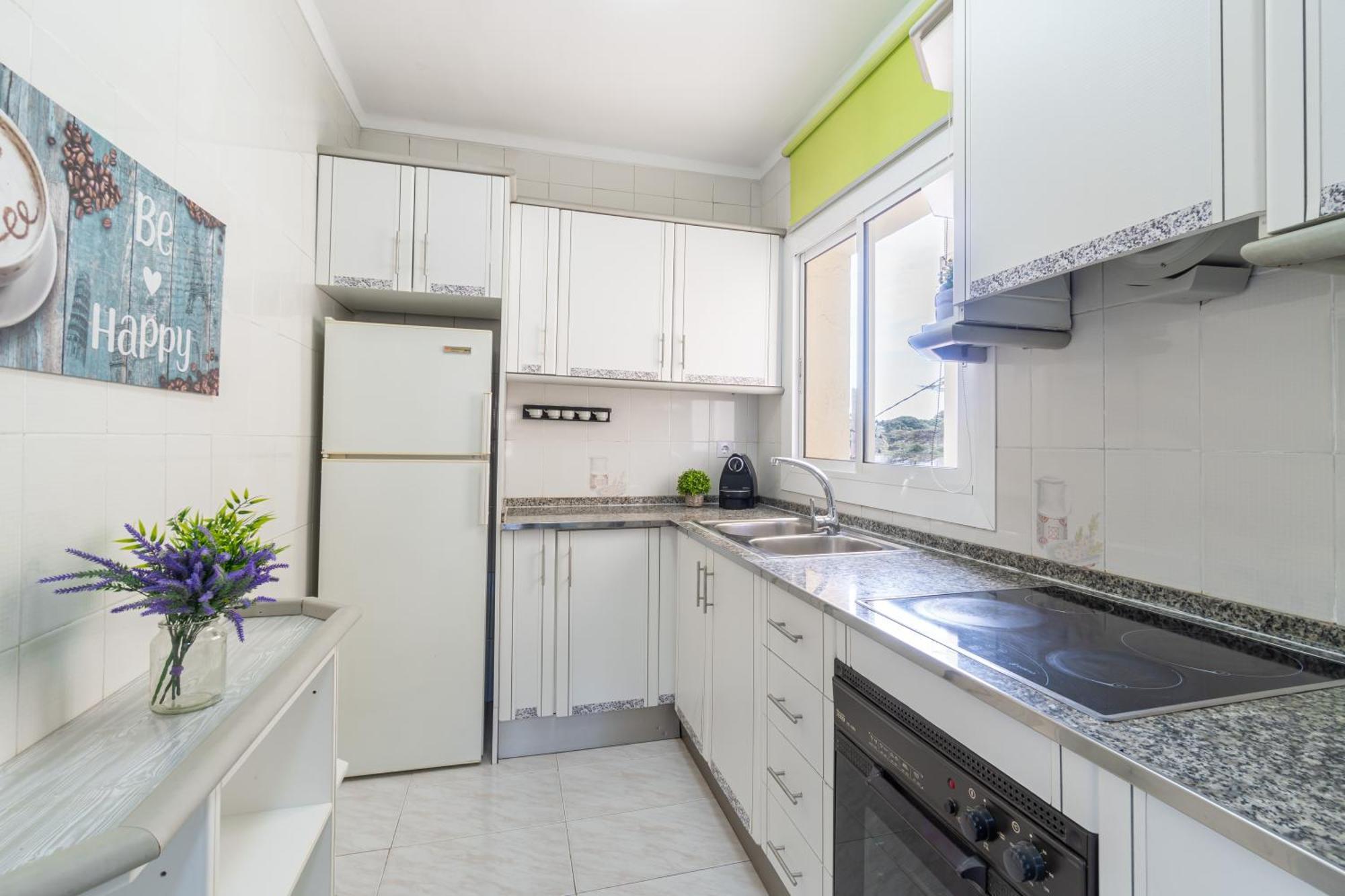 Coastal Paradise & Cozy With A 100m From The Beach!