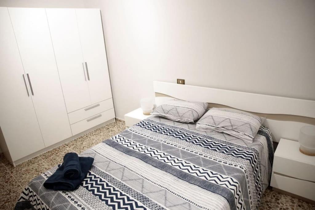 Amplia Casa 5 En Santa Cruz Con Zona Trabajar Сasa de vacaciones *
