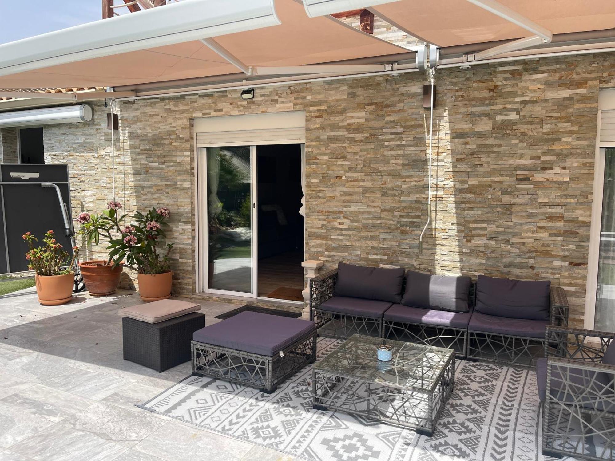 Habitación Con Cama Extra Doble Más Sofa Cama Apta Hasta 4 Personas Con Baño Privado *