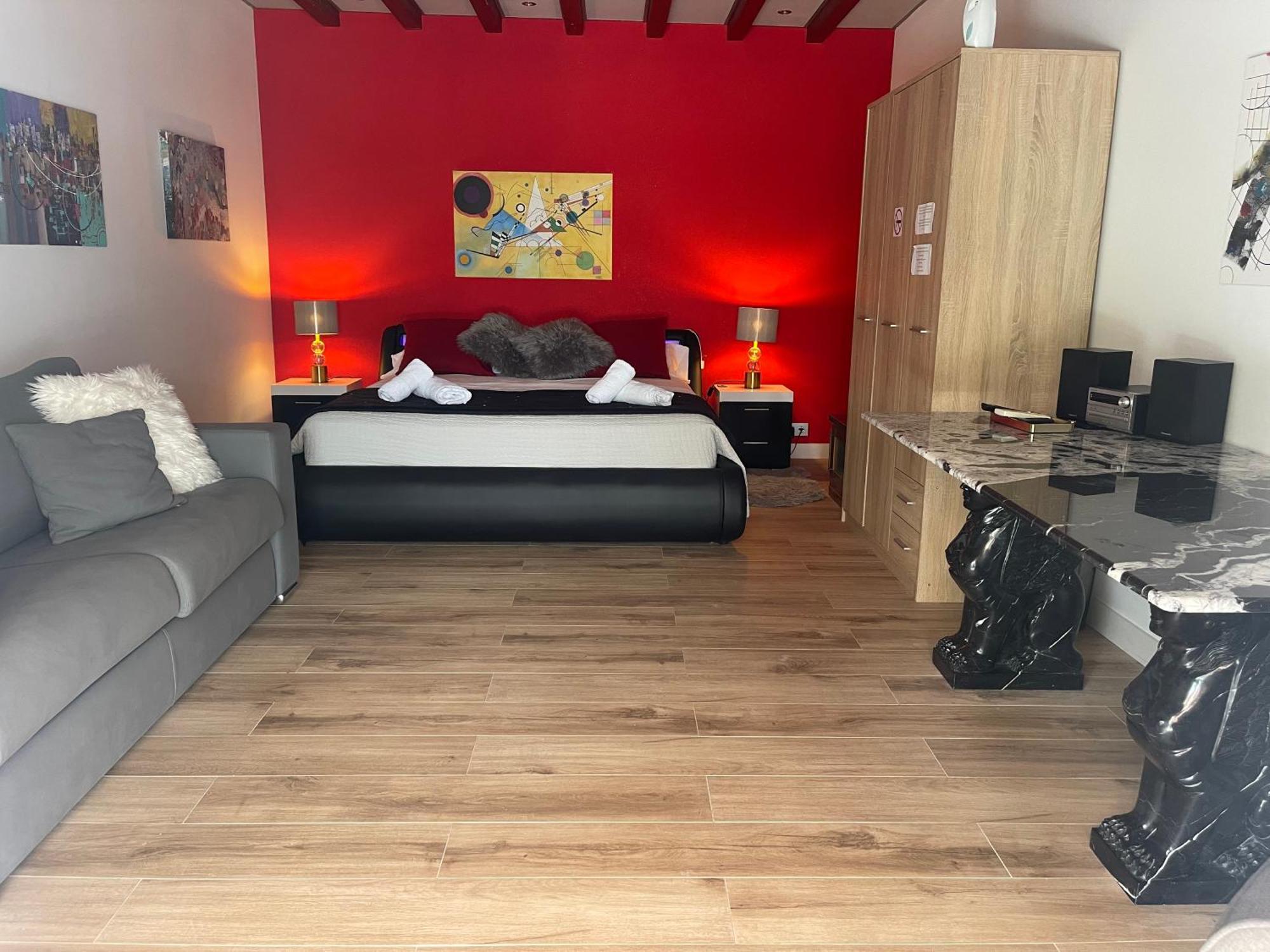Habitación en casa particular Habitación Con Cama Extra Doble Más Sofa Cama Apta Hasta 4 Personas Con Baño Privado