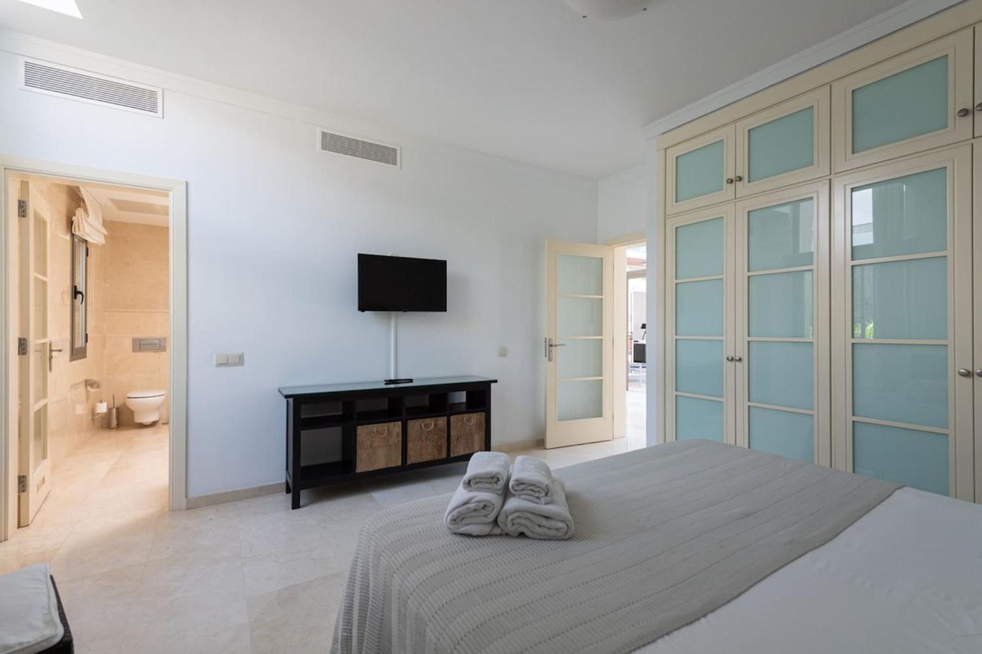 Tauro Deluxe Villa *