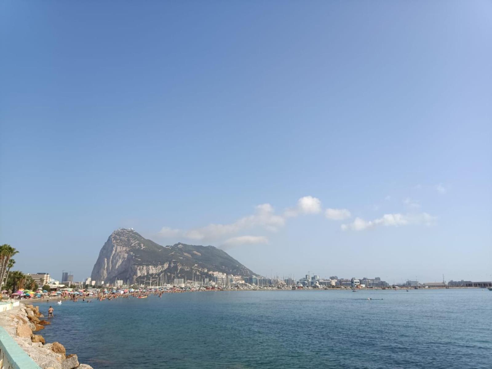 Vistas A 3 Paises Y 2 Continentes 1º Linea De Playa A 5 Minutos De Gibraltar