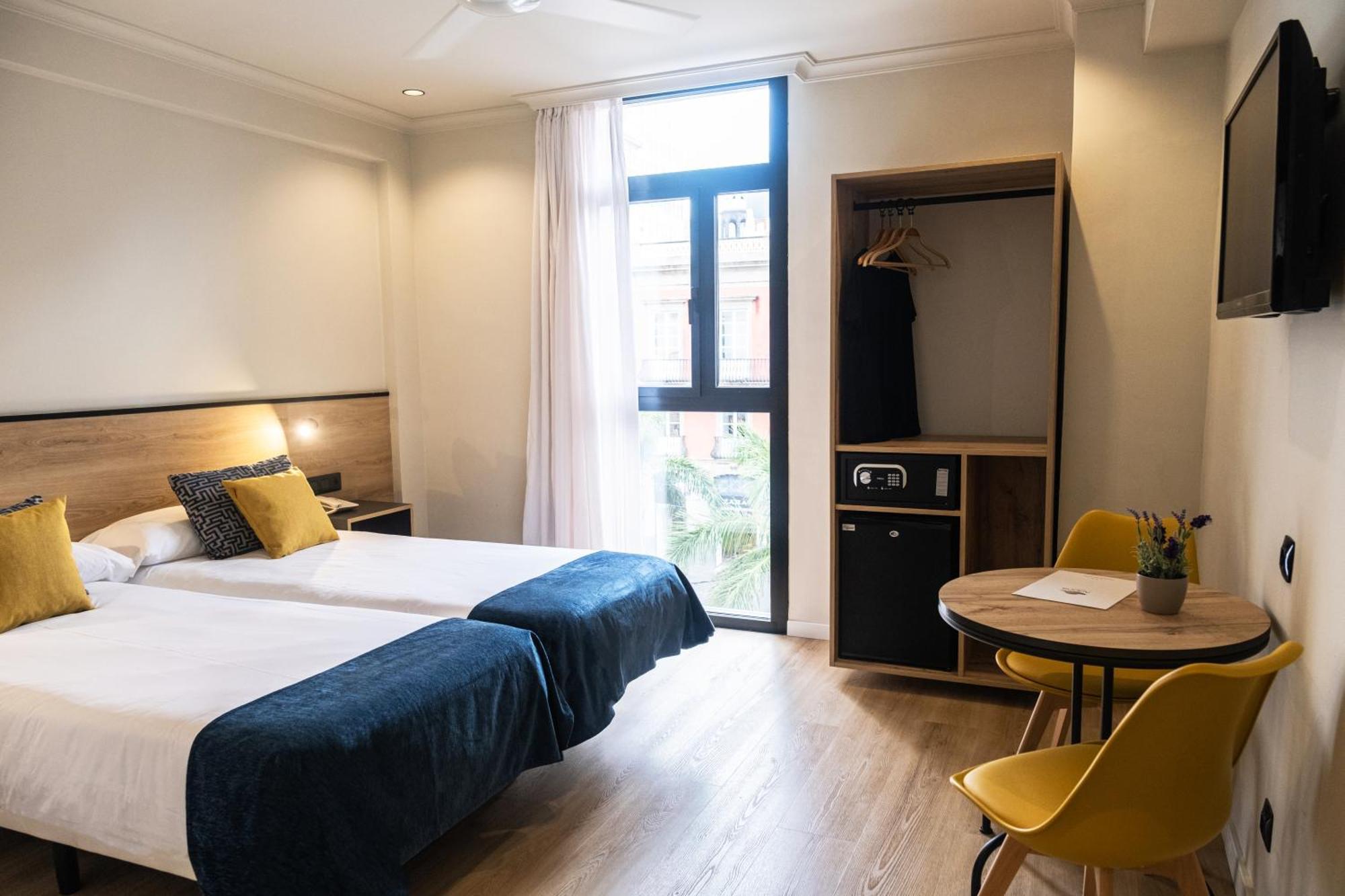 Adonis Capital Hotel 2*