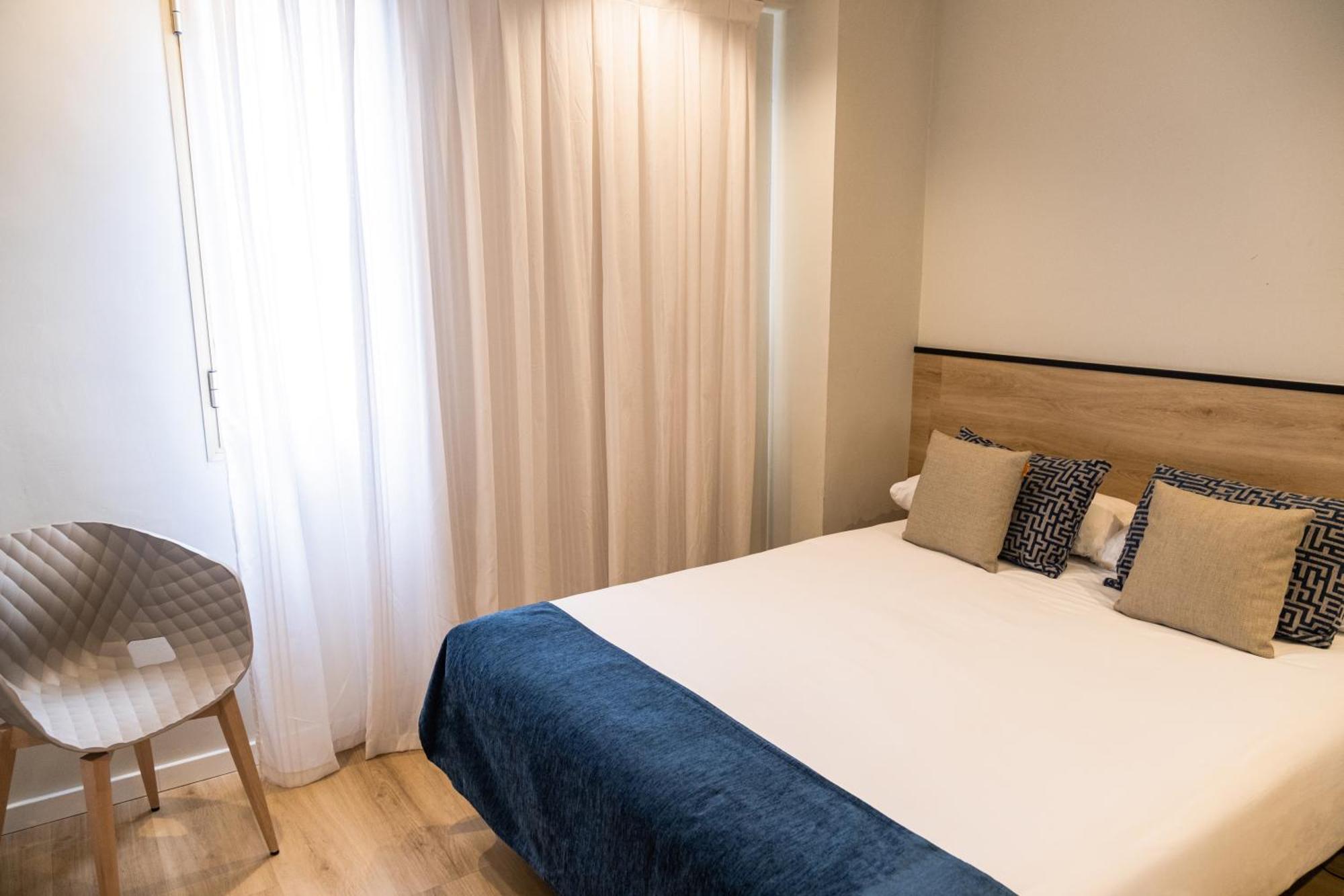 Adonis Capital Hotel