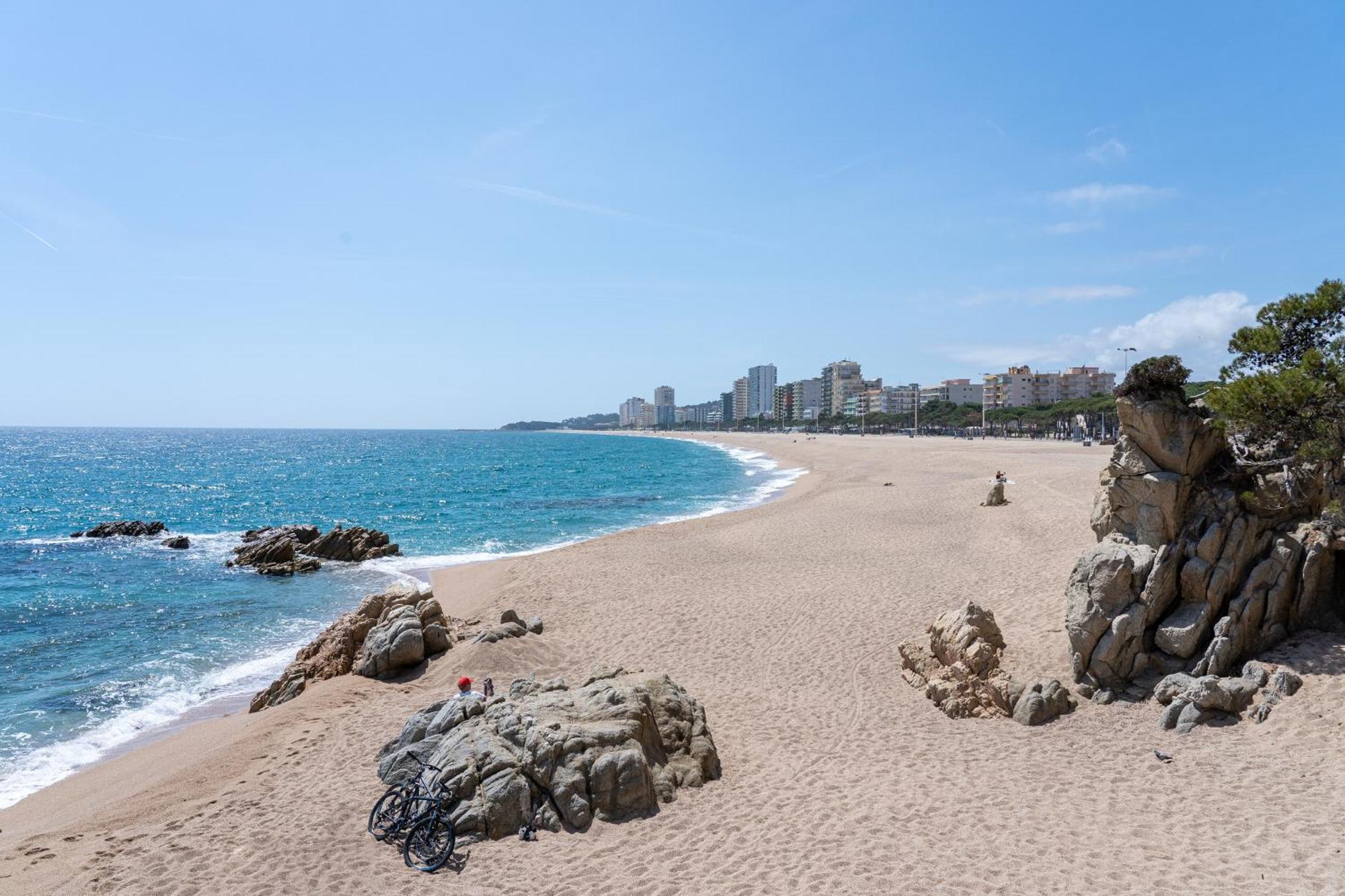 Hauzify I Estrella Apartment