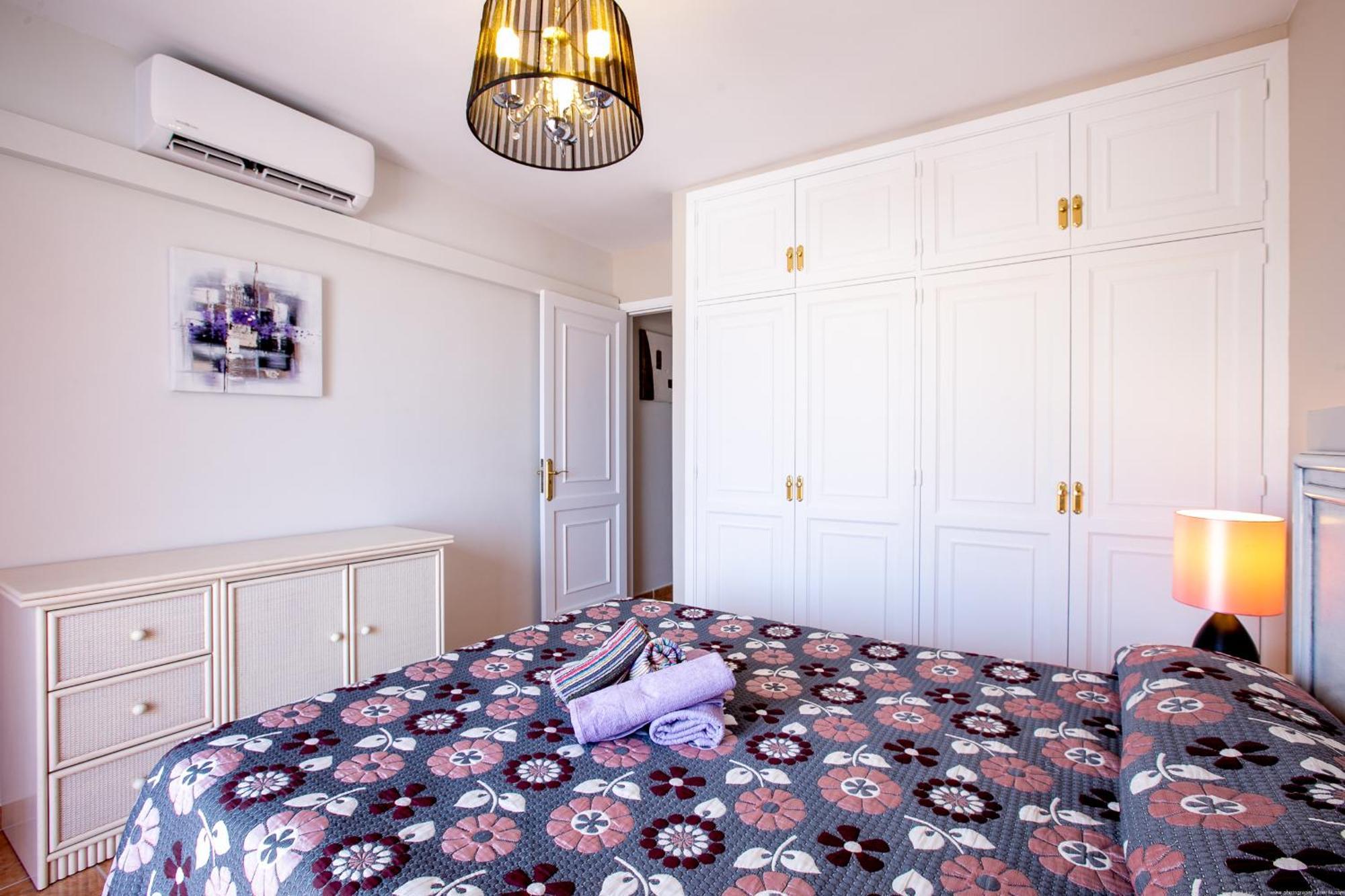 Beautiful Sea View 2 Bedroom Ocean Park Apartment *