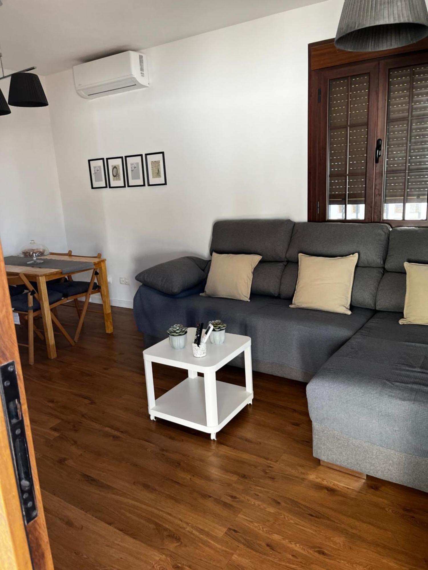 Bonito Chalet En La Cala Con Gran Jardin Privado