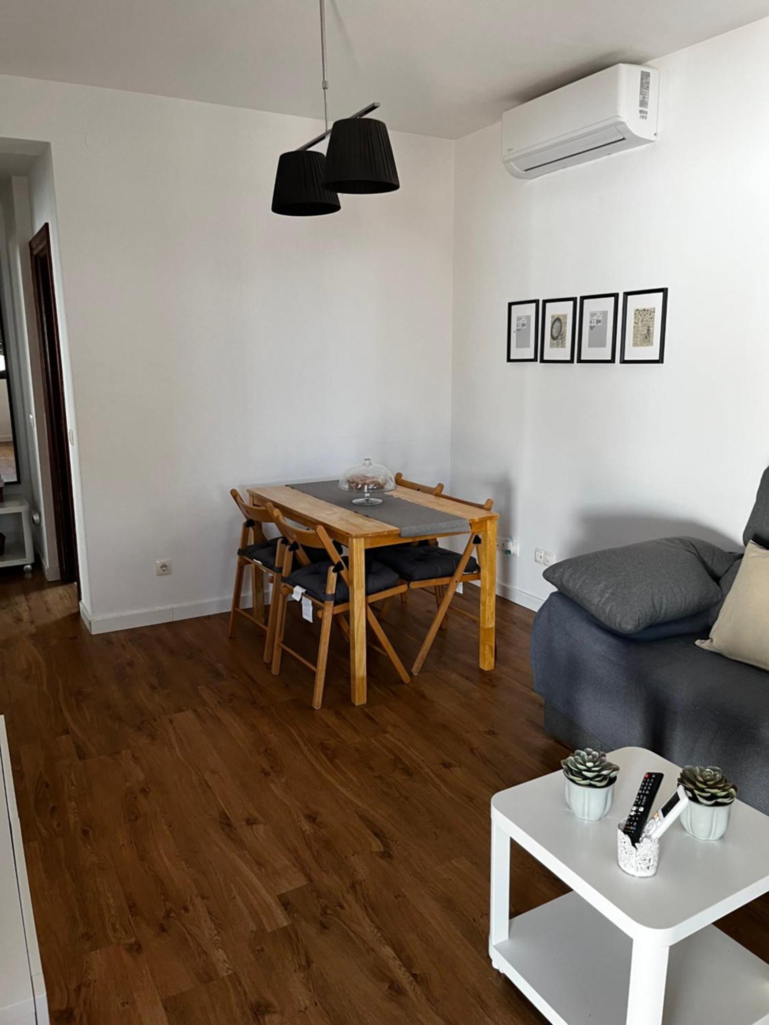 Bonito Chalet En La Cala Con Gran Jardin Privado