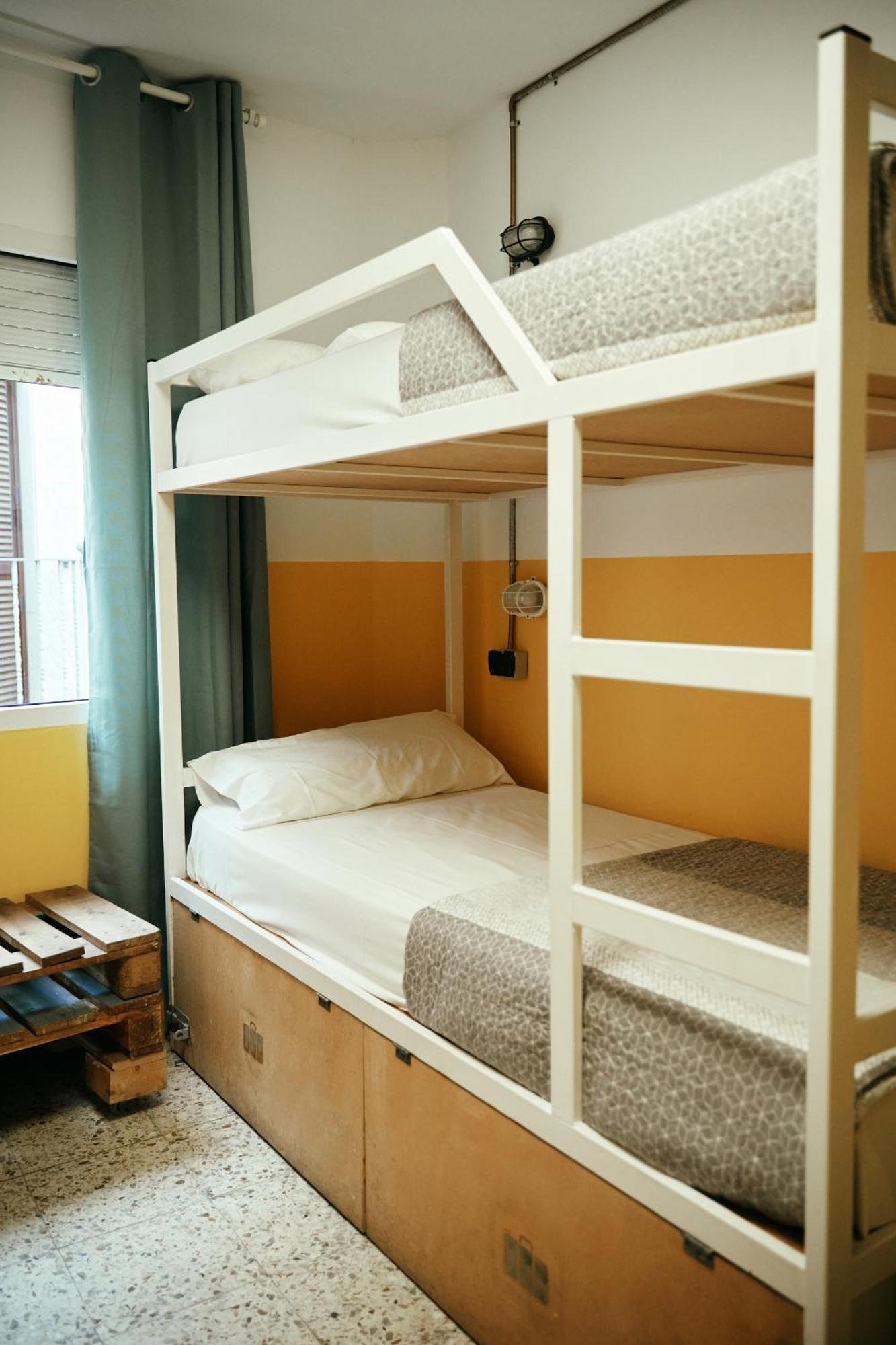 Loft Group Hostal *
